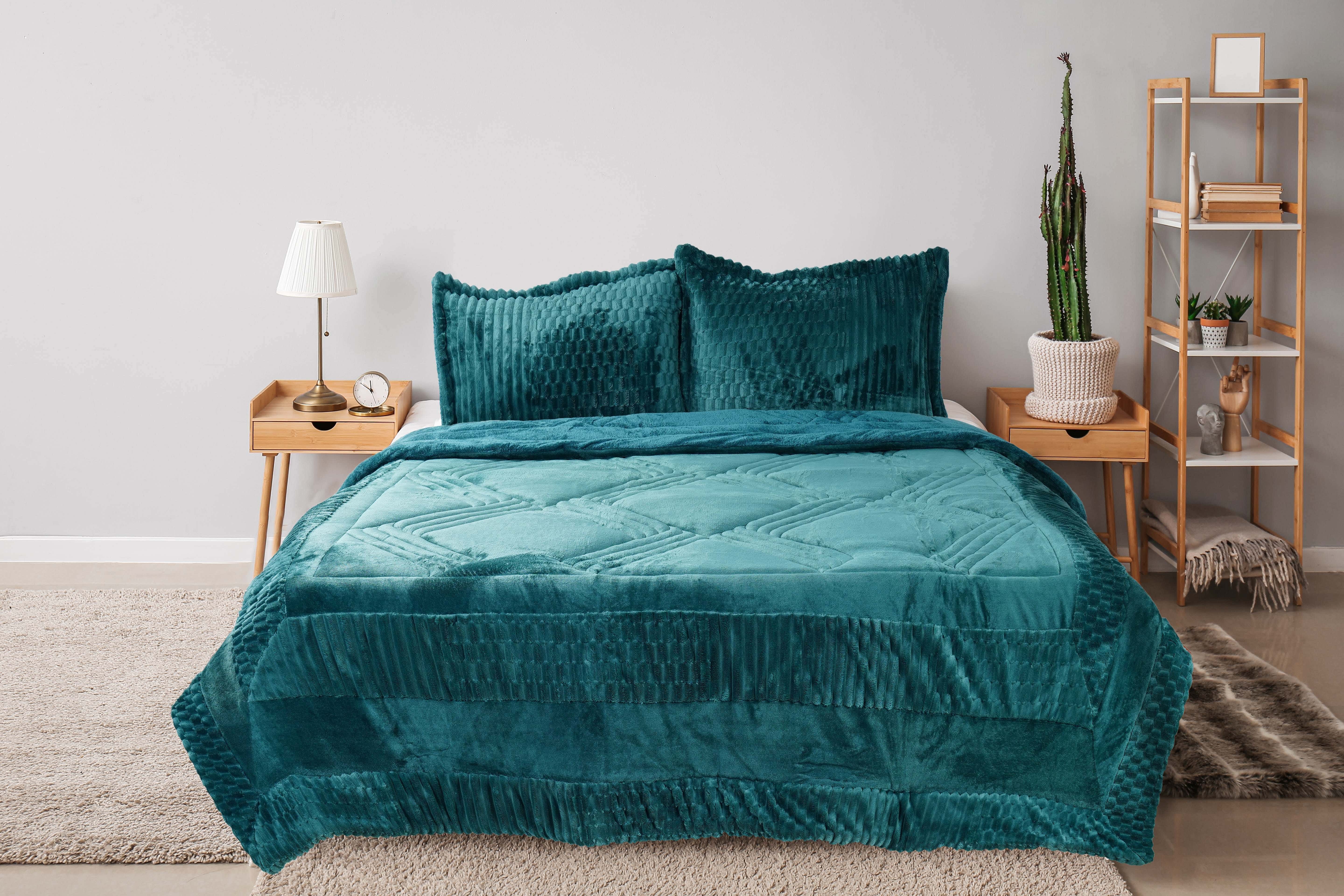 Tag Velvet Quilt Set, 3 Pieces, 240x260 cm, 6450 gm - Olive