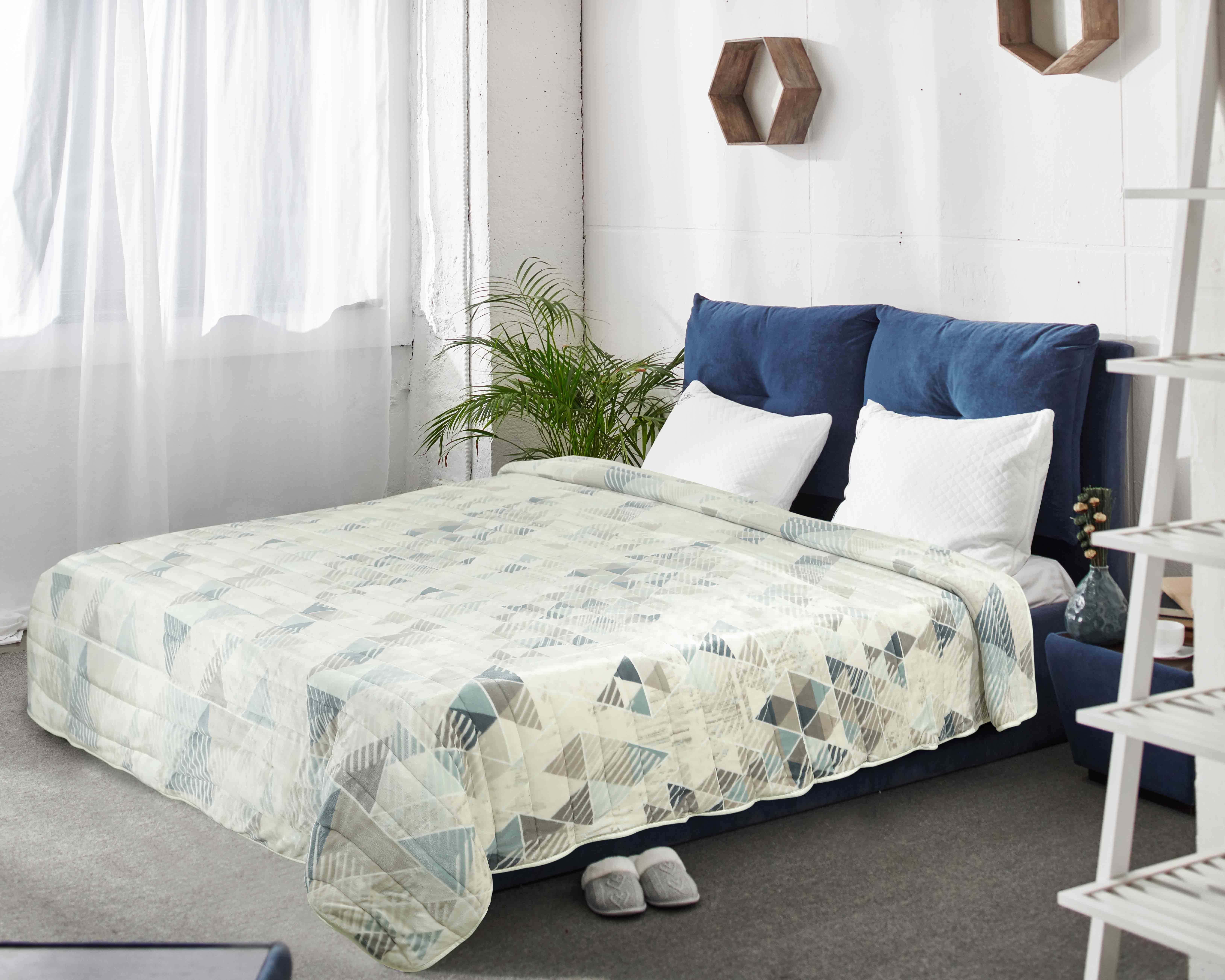 Al Maamoun Captonian Quilt, 240×230 cm - Multicolor