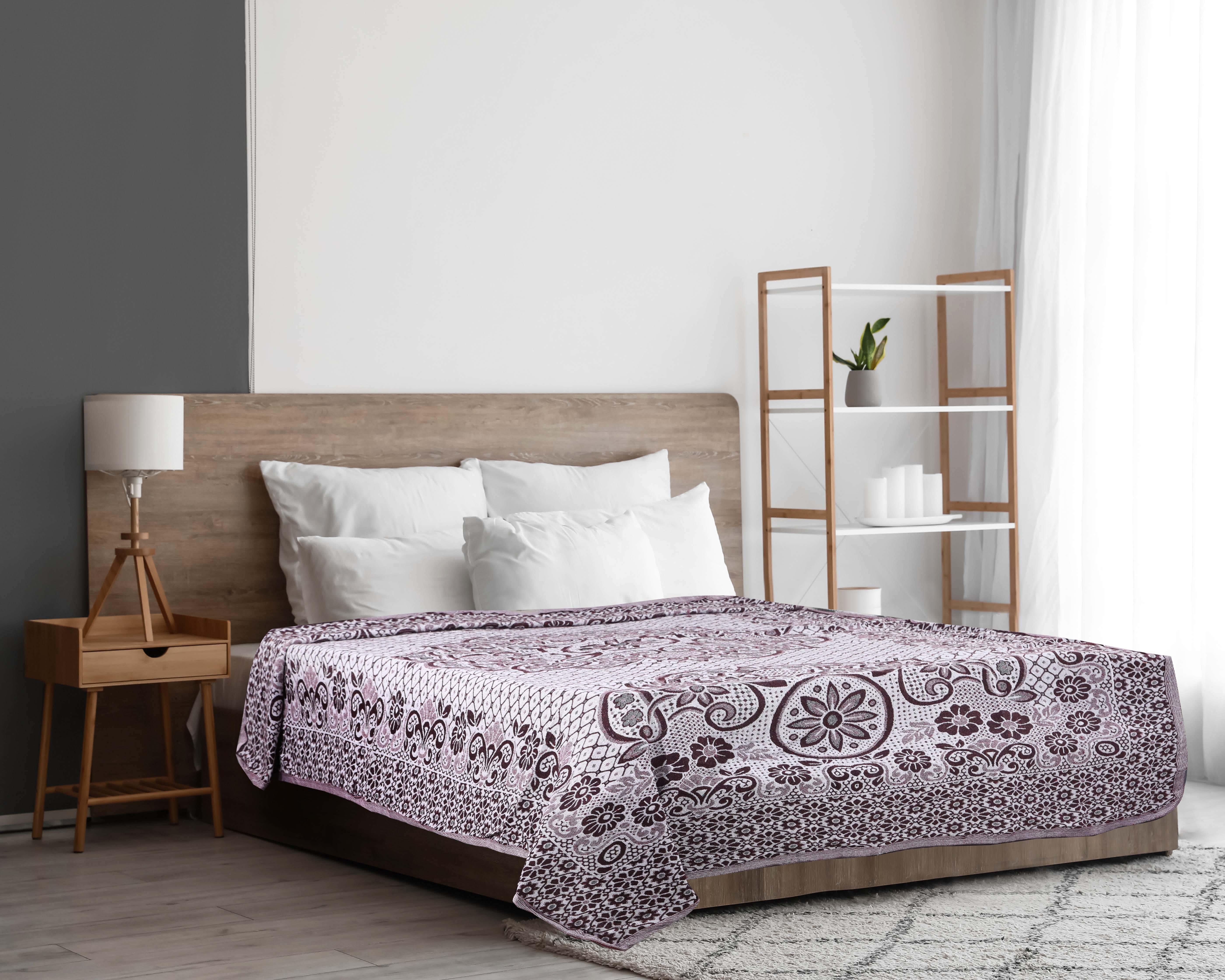 Safre Jacquard Bed Comforter, 150×200 cm, 1000 gm - Dark Red