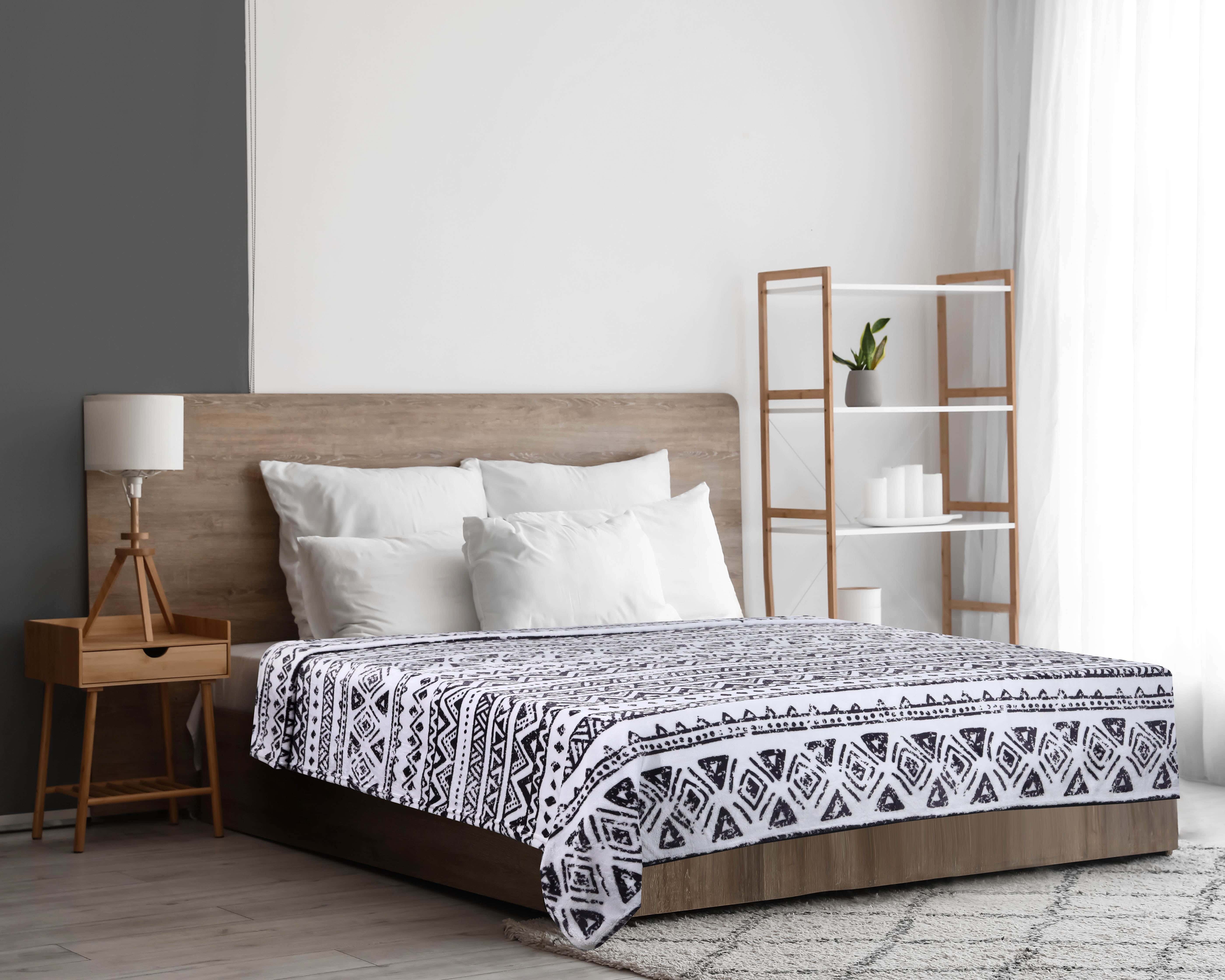 Dream Bed Velvet Heater, 220X240 cm, Approx. 1850 Gm - Multicolour