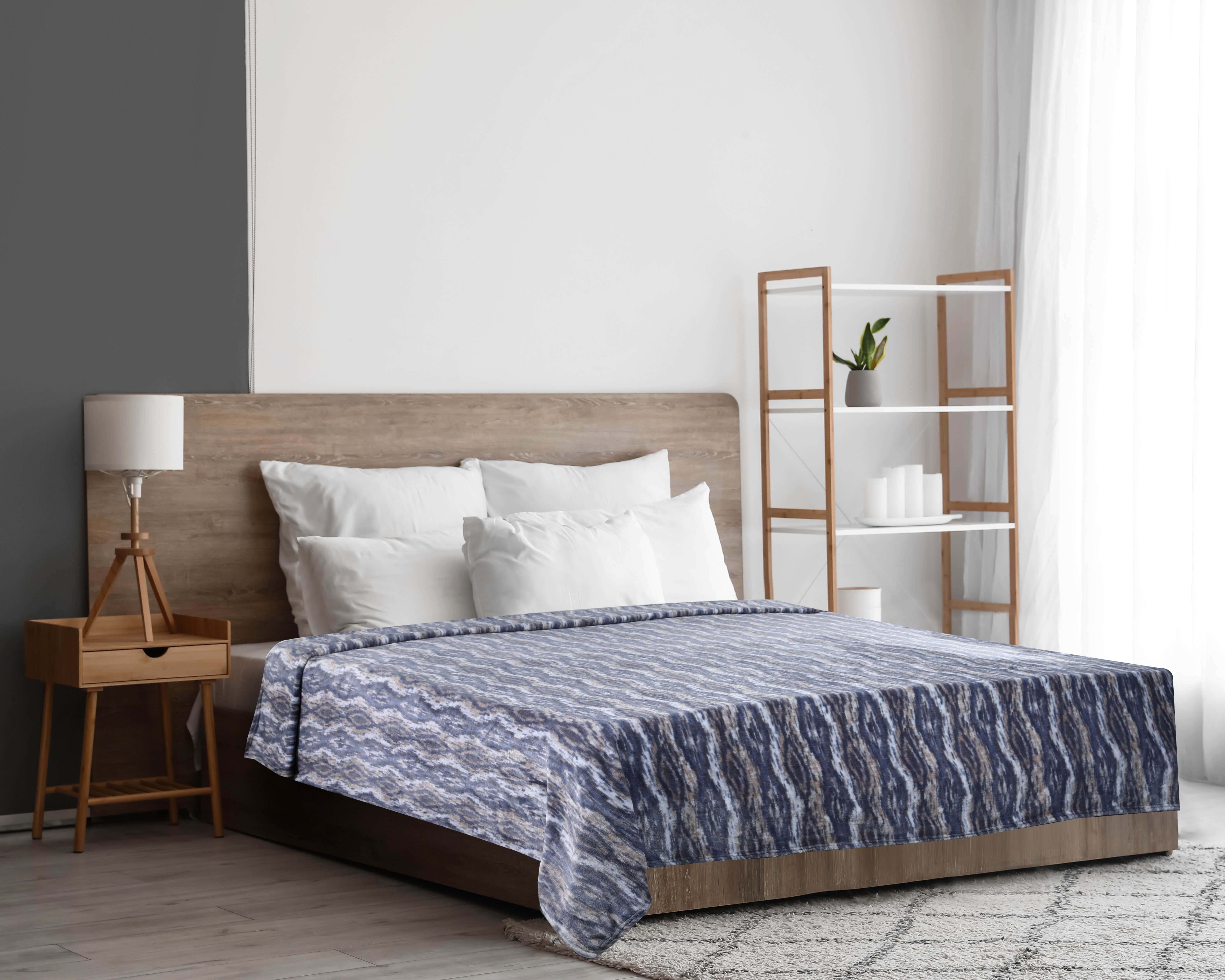Dream Bed Velvet Heater, 220X240 cm, Approx. 1850 Gm - Multicolour