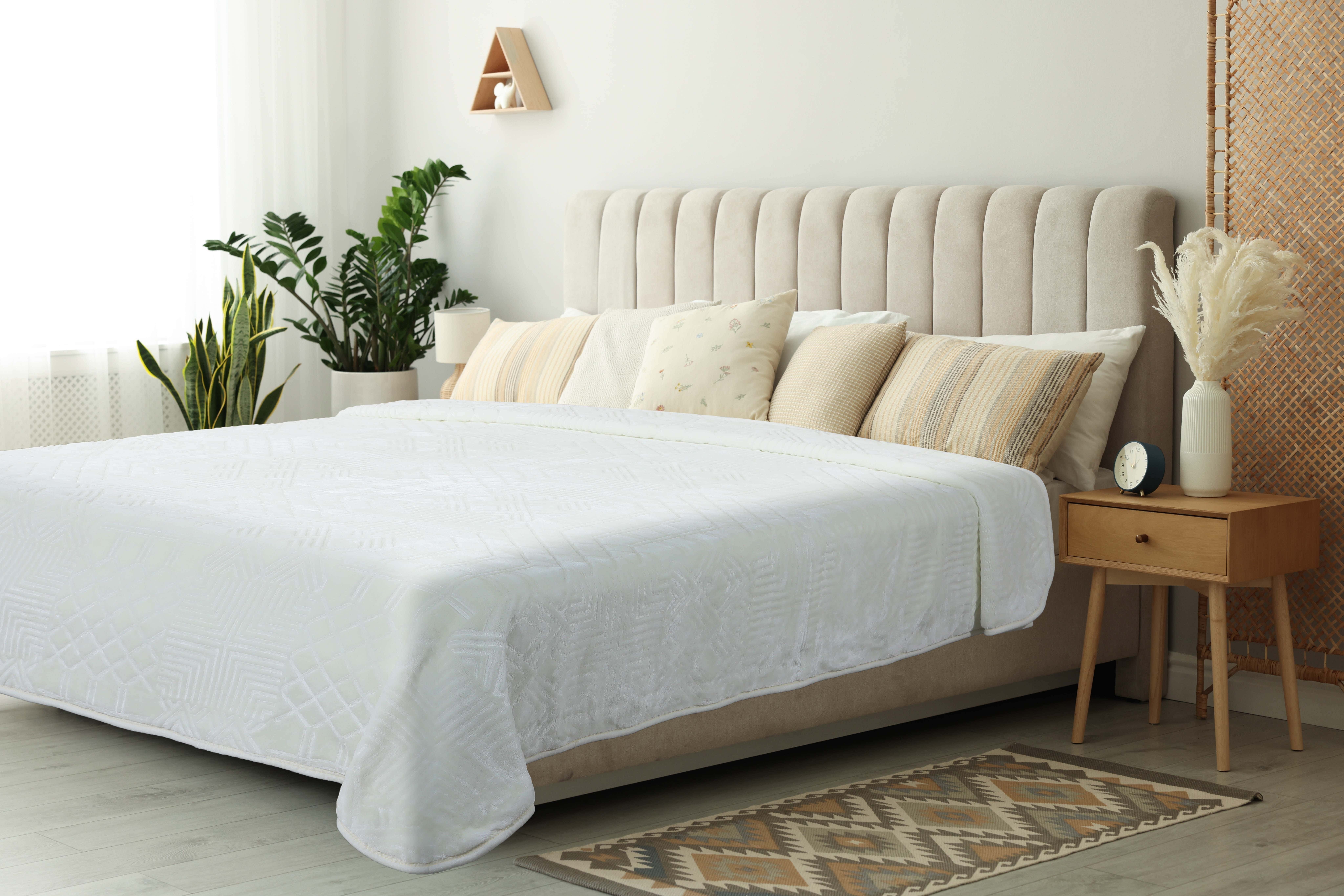 Nana Secret Comfort Laser Cut Plush Blanket, 220X240 cm, 4 Kg - Off White