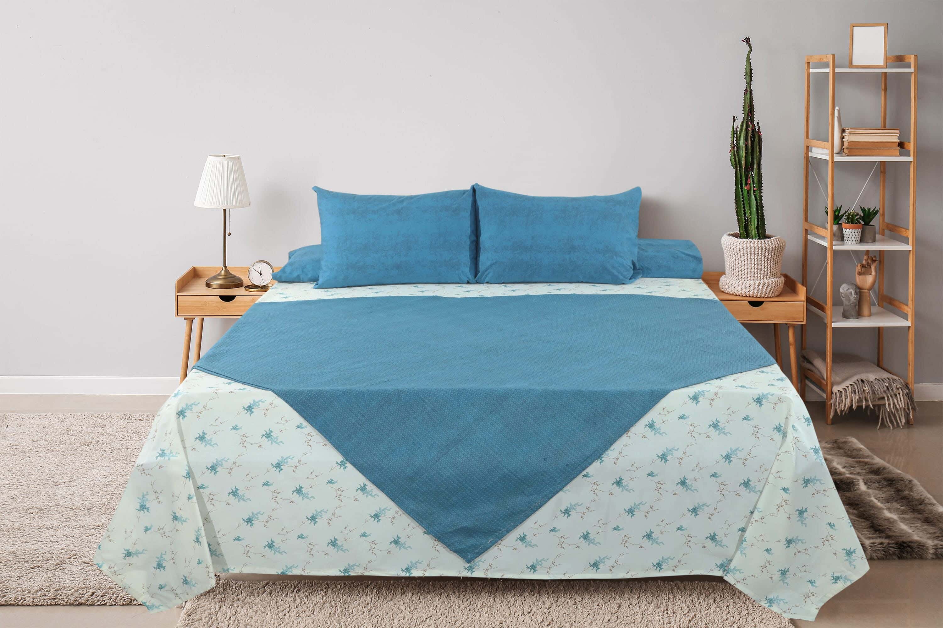 Keeva Cotton Bed Sheet and Comforter Bed Set, 5 Pieces, 4600 gm - White Petrol