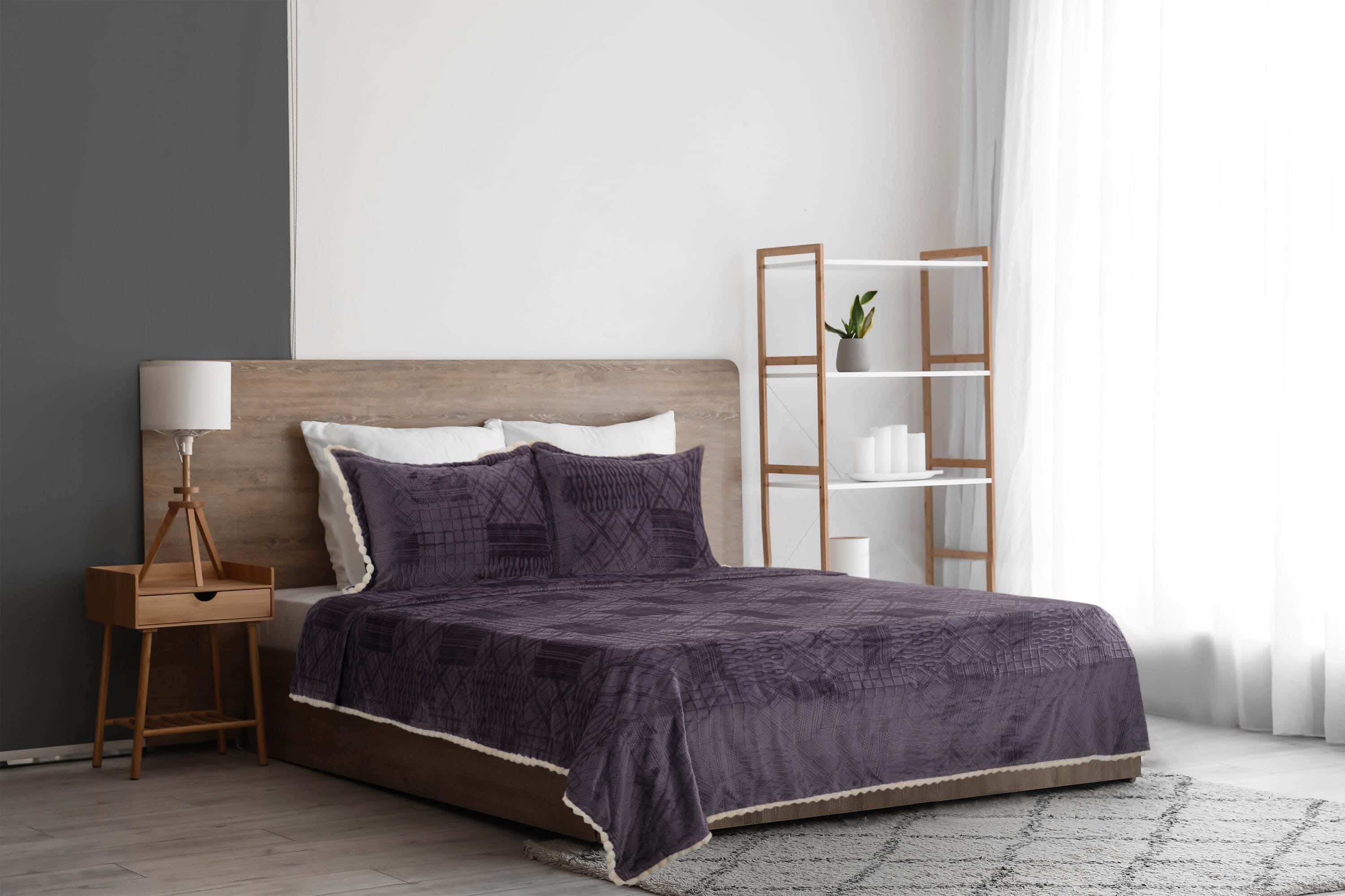 Lisa Velvet Quilt Set, 3 Pieces, 240×260 cm, 4200 gm - Purple