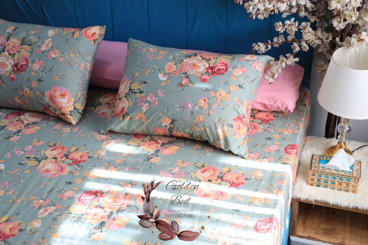 Printed bed sheet set with 2 pillowcases of the same pattern and a plain long pillow in pink, 260 * 240, four pieces - multi-colored