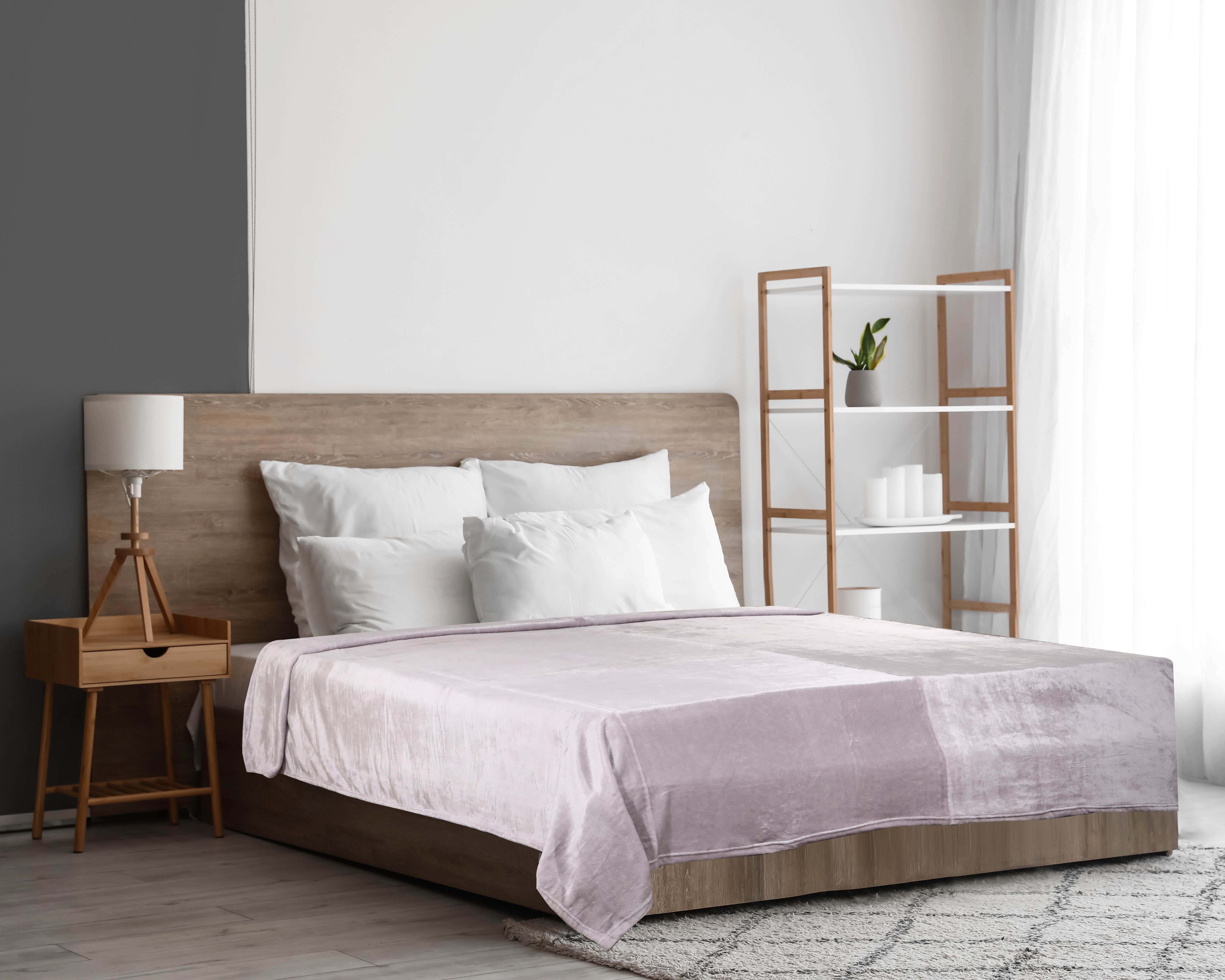 Espanol Velvet Bed Heater, 220x240 cm, 1850 gm - Light Grey