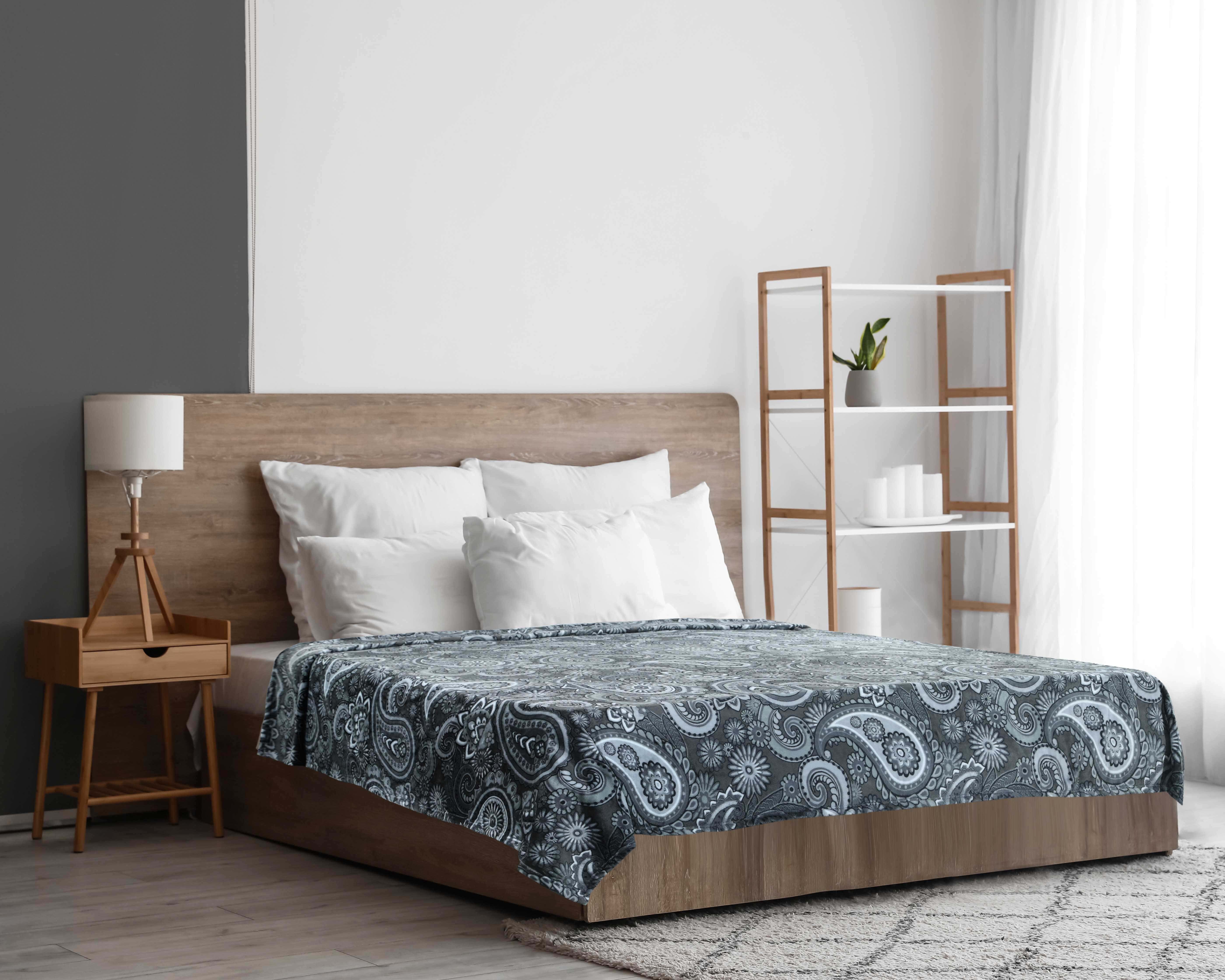 Al Maamoun Velvet Heater, 220x240 cm, 1400 gm - Dark Grey