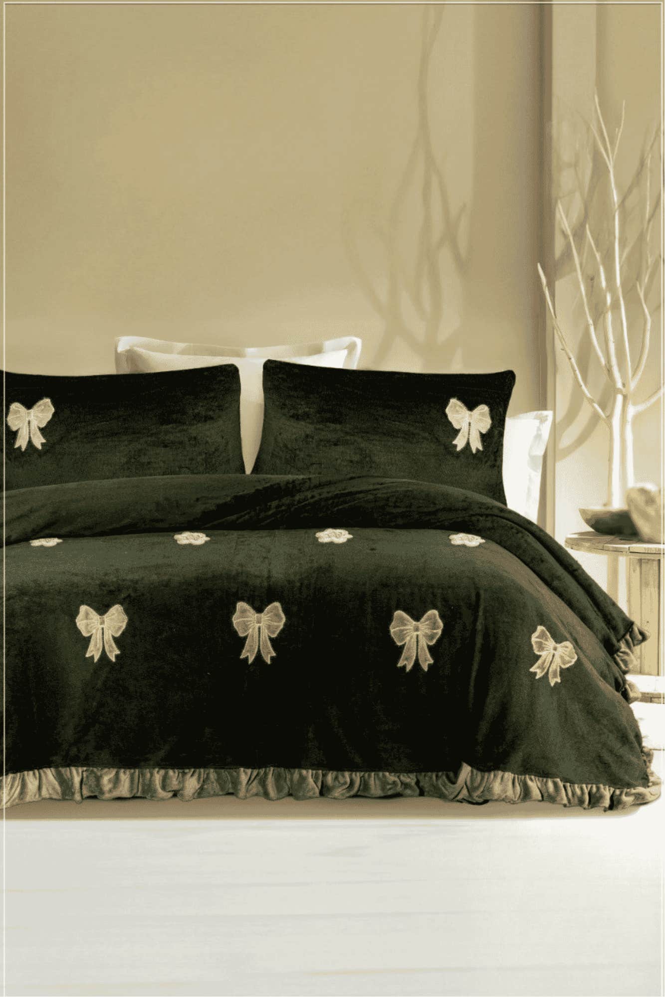 Rimas Winter Bedspread, 260x240cm, Embroidered Velvet - Olive