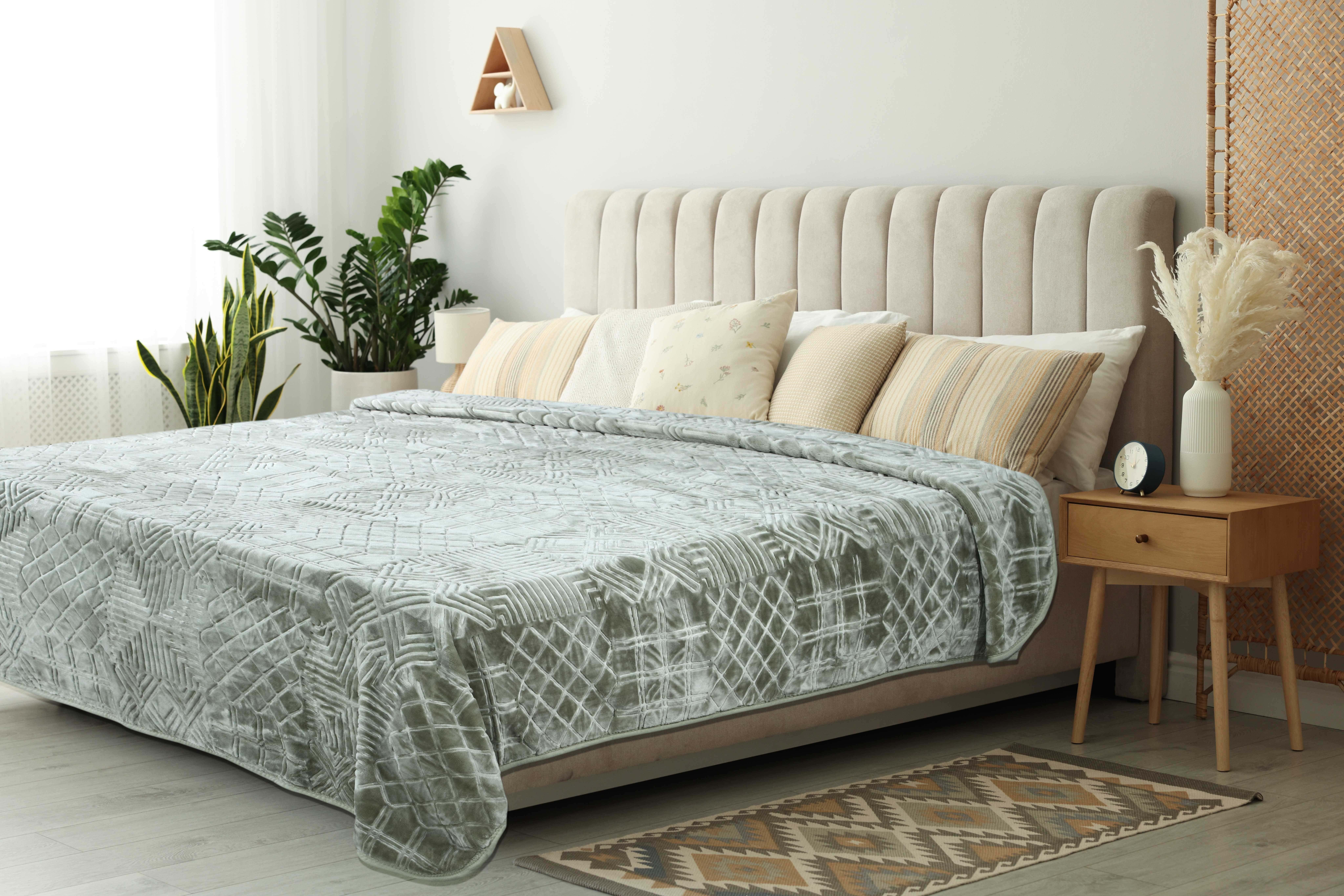 Nana Secret Comfort Velvet Laser Embossed Blanket, 220X240 cm, 4 Kg - Olive
