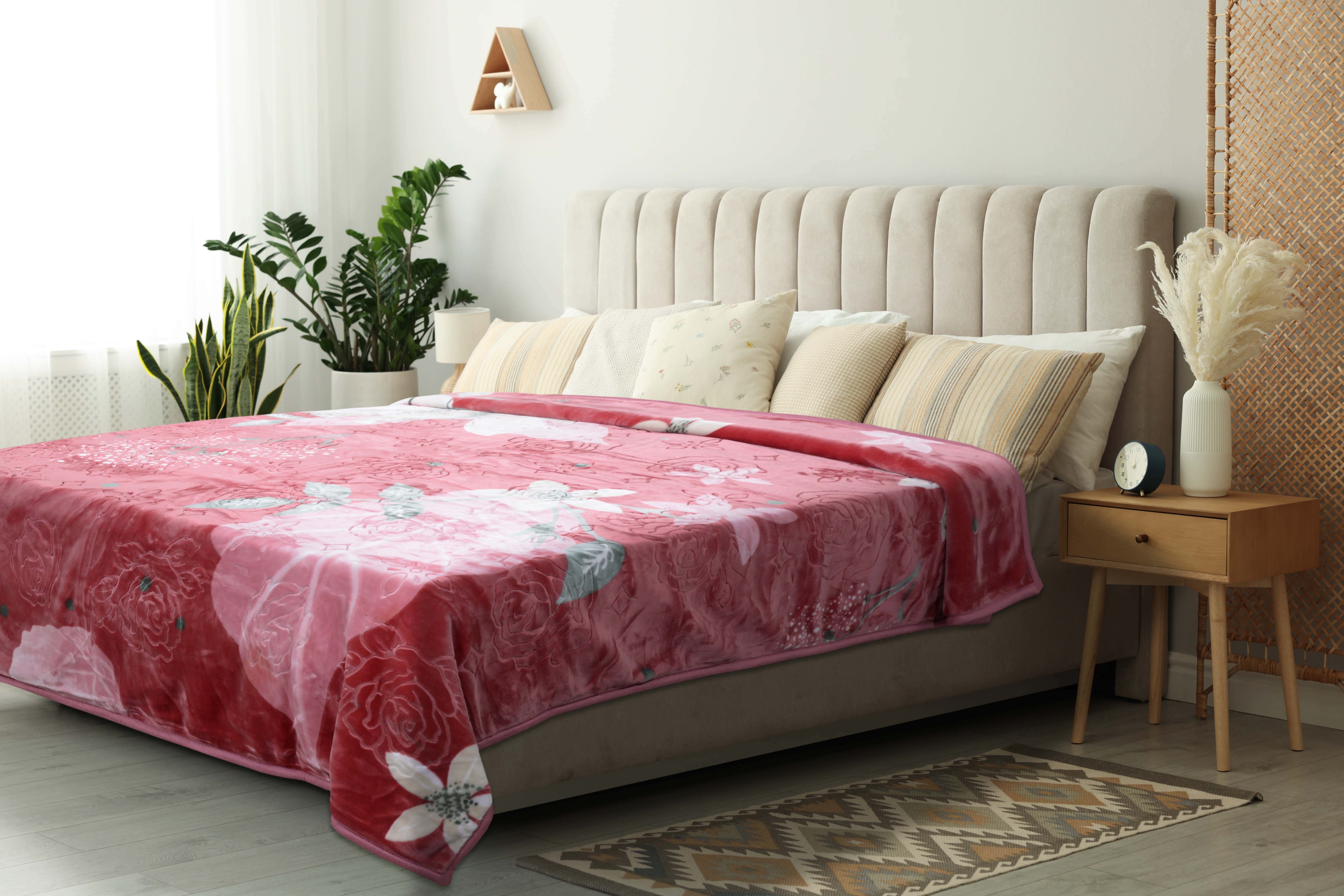 Aslan Laser Engraved Velvet Blanket, 220×240 cm, 5.5 Kg - Cashmere Red