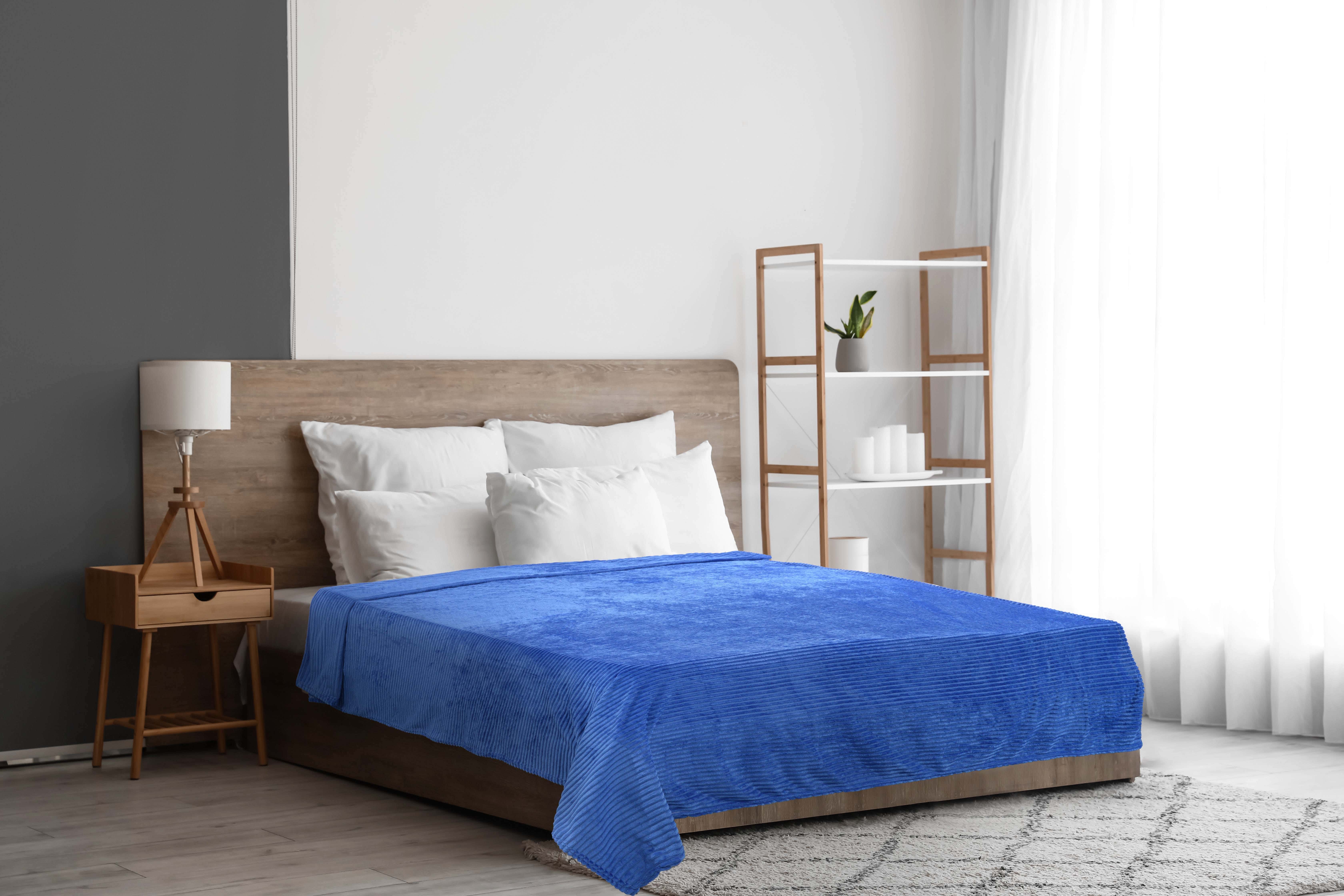 Dragon Embossed Ribbed Zebda Bed Heater, 220x185 cm, 1150 gm - Blue