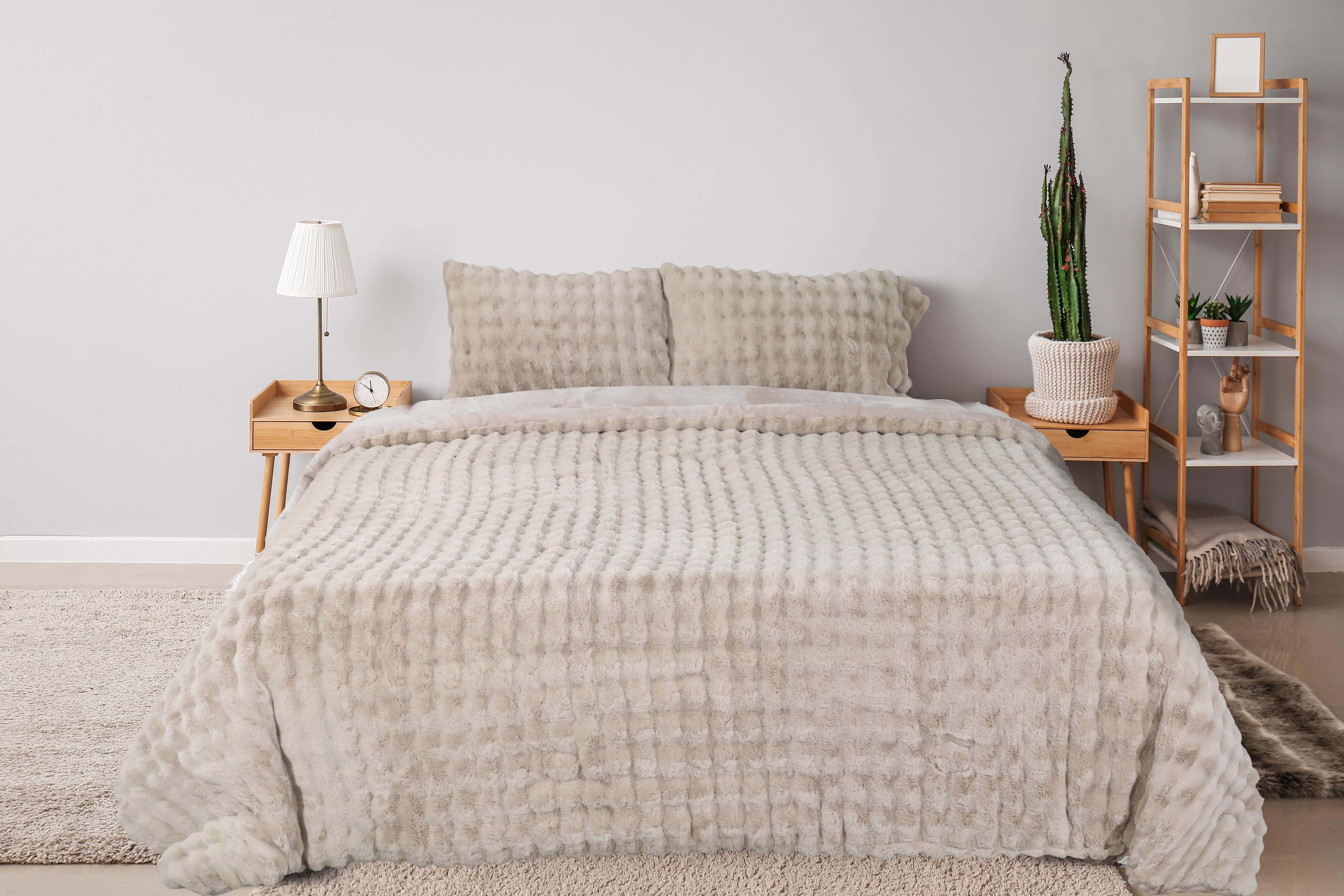 Morano Bubbles Fur Quilt Set, 3 Pieces, 235×255 cm, 8200 gm - Beige