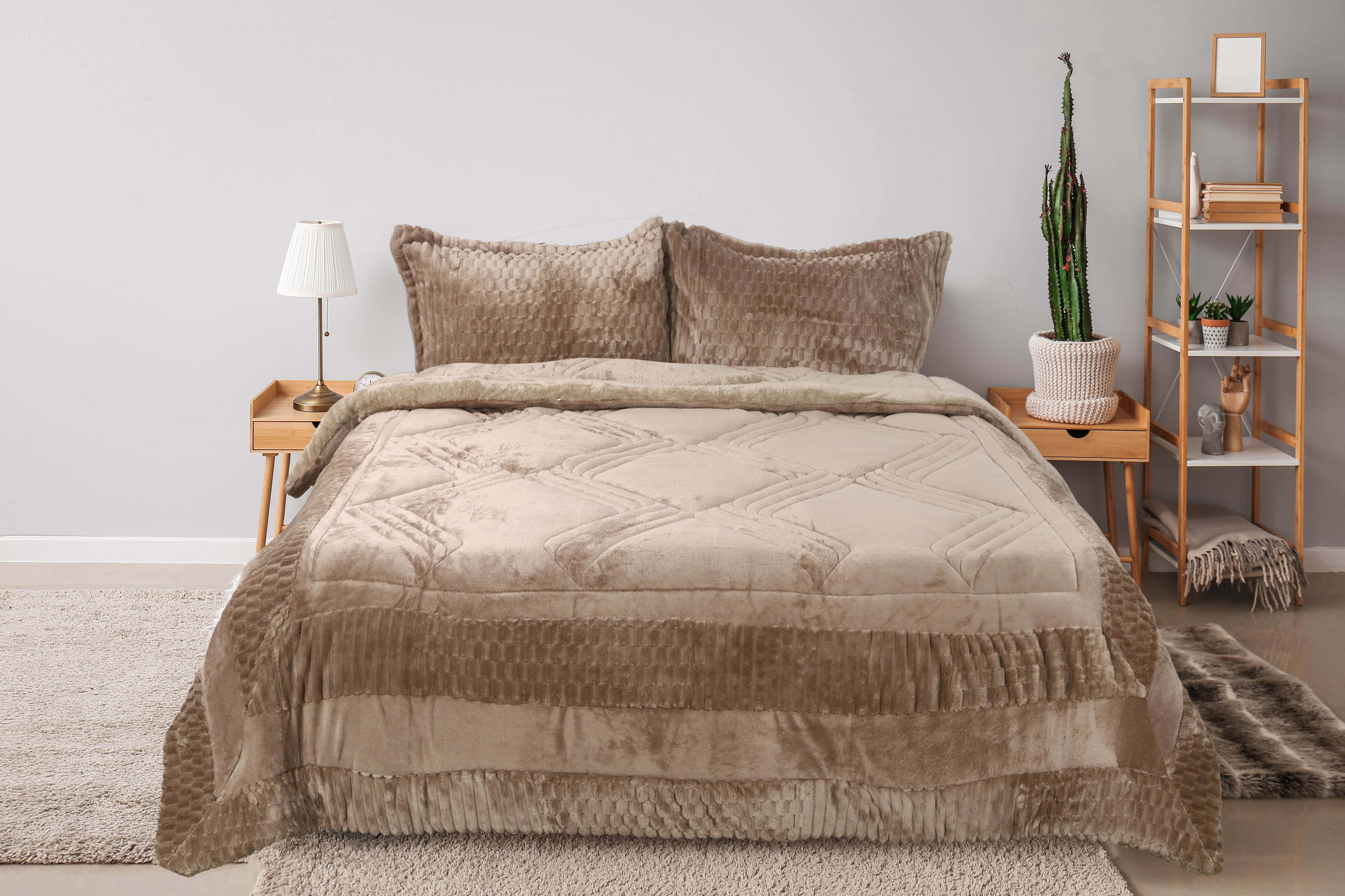 Tag Velvet Quilt Set, 3 Pieces, 240x260 cm, 6450 gm - Coffee