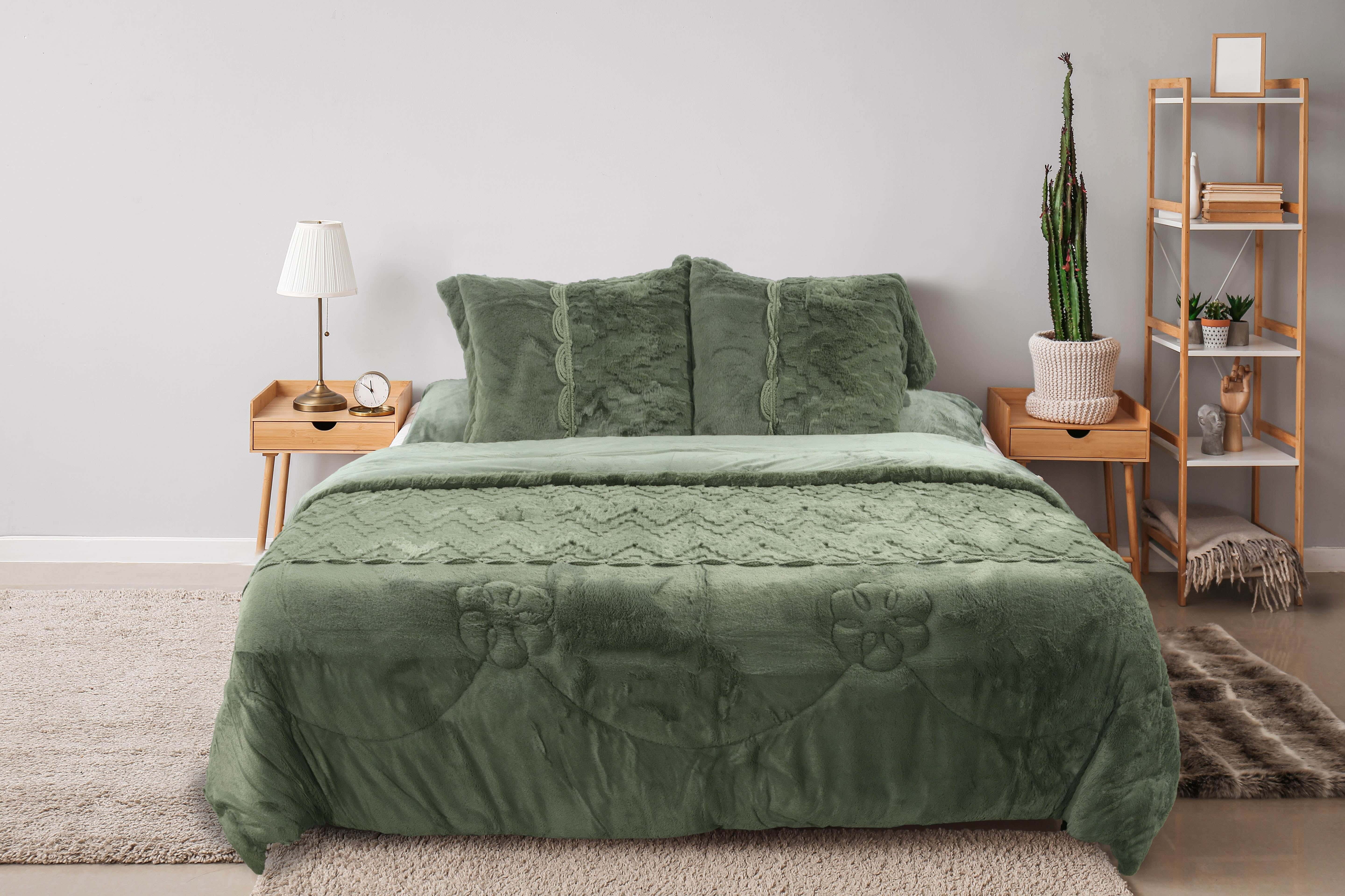Fur Quilt Set, 4 pieces, 230x250 cm, 5700 gm - Olive