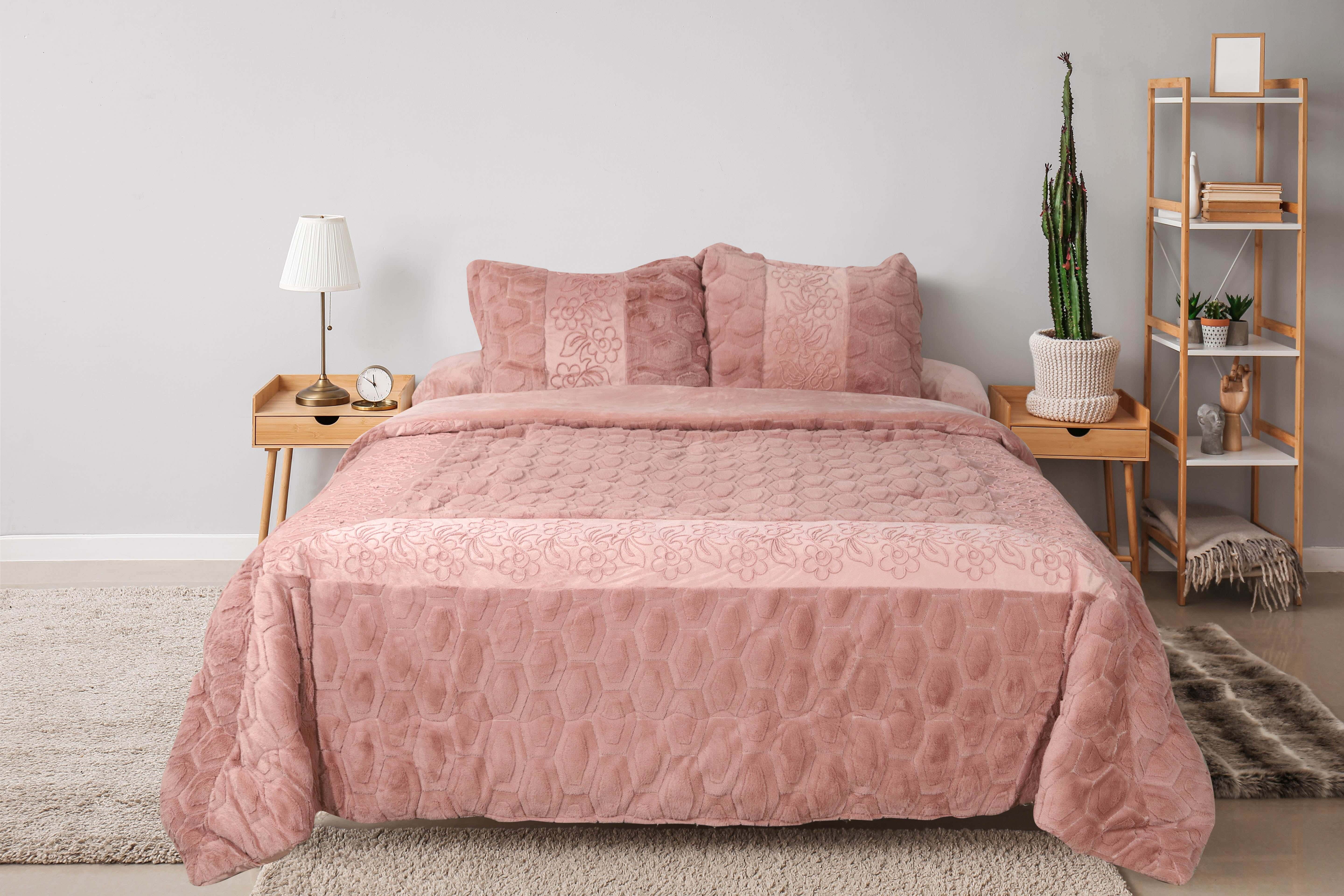 Al Alamia Fur Quilt Set, 4 Pieces, 230x250 cm, 5500 gm - Cashmere
