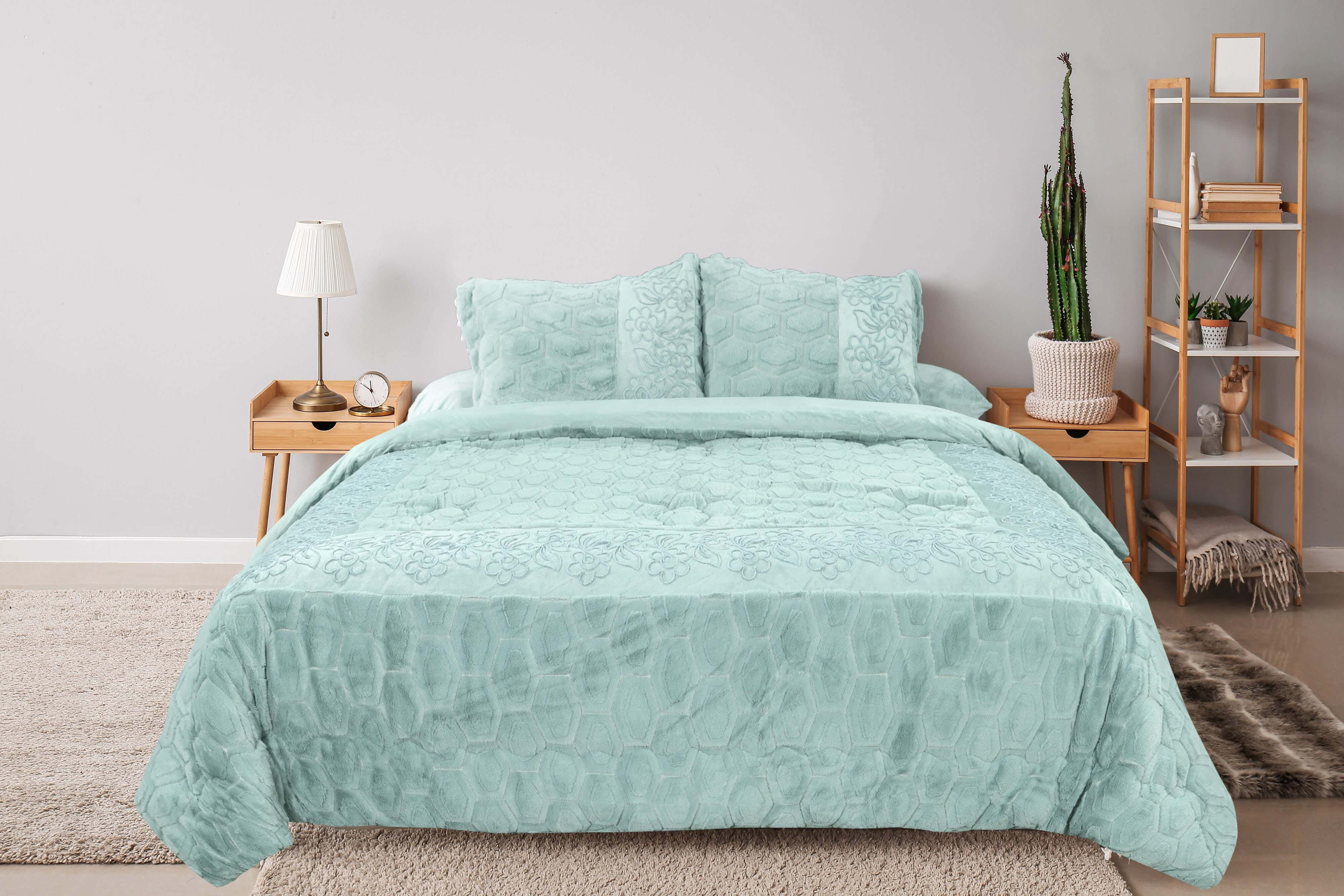 Al Alamia Fur Quilt Set, 4 Pieces, 230x250 cm, 5500 gm - Light Green