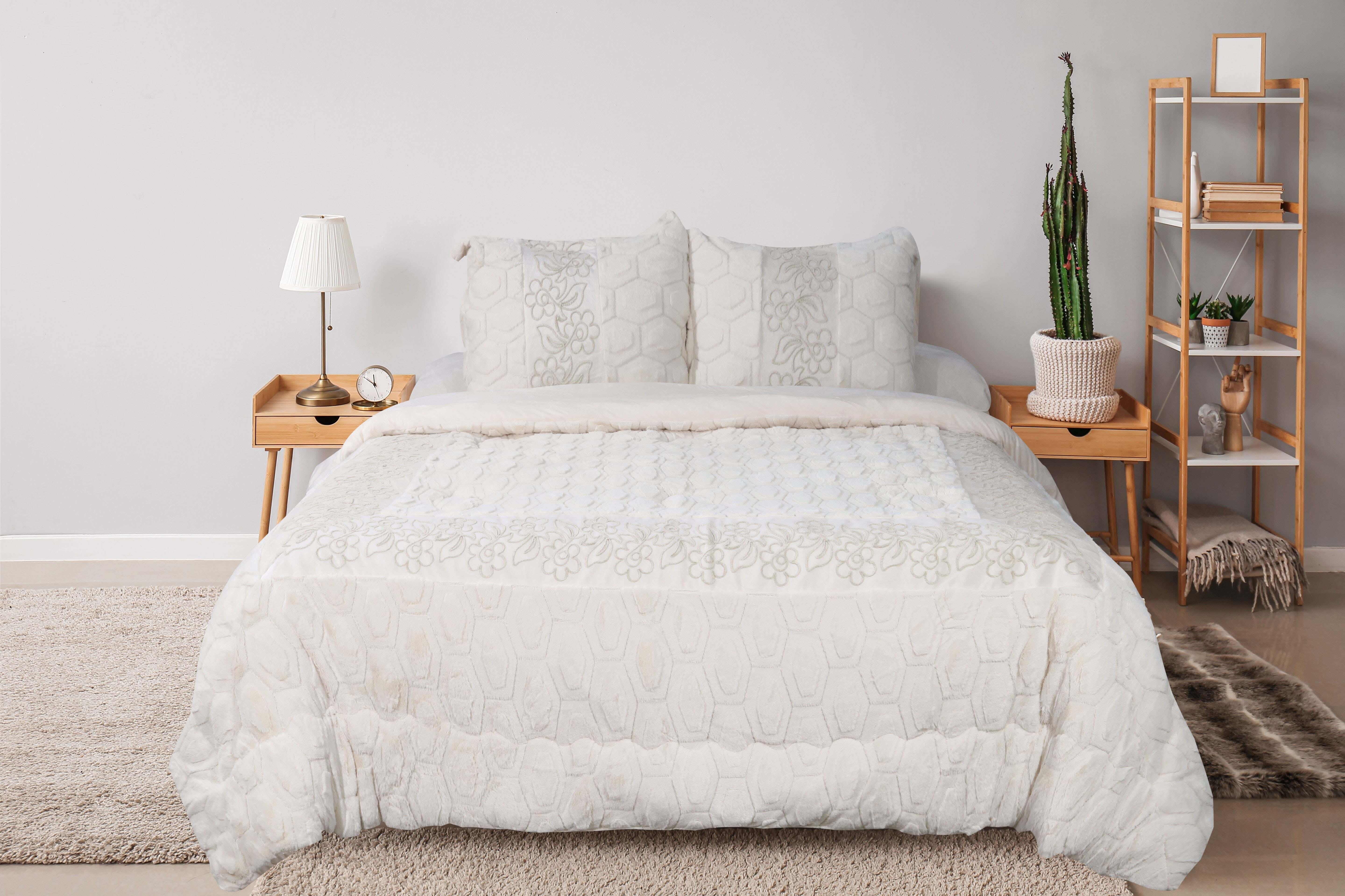 Al Alamia Fur Quilt Set, 4 Pieces, 230x250 cm, 5500 gm - Off White