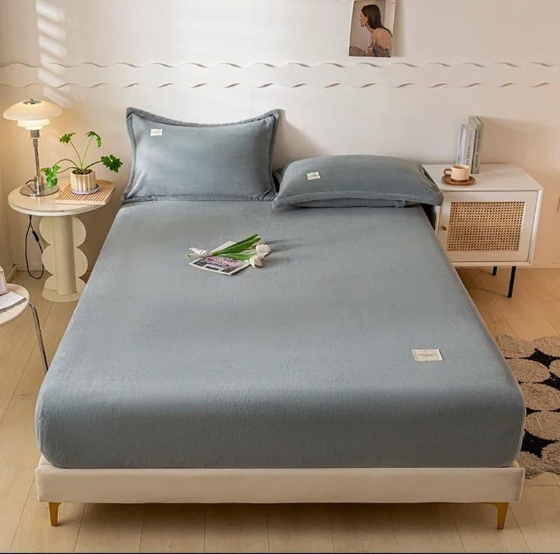 Heavy Velvet Bed Heater Built-in with 2 Pillowcases for 120cm Bed, 27cm Height - Grey