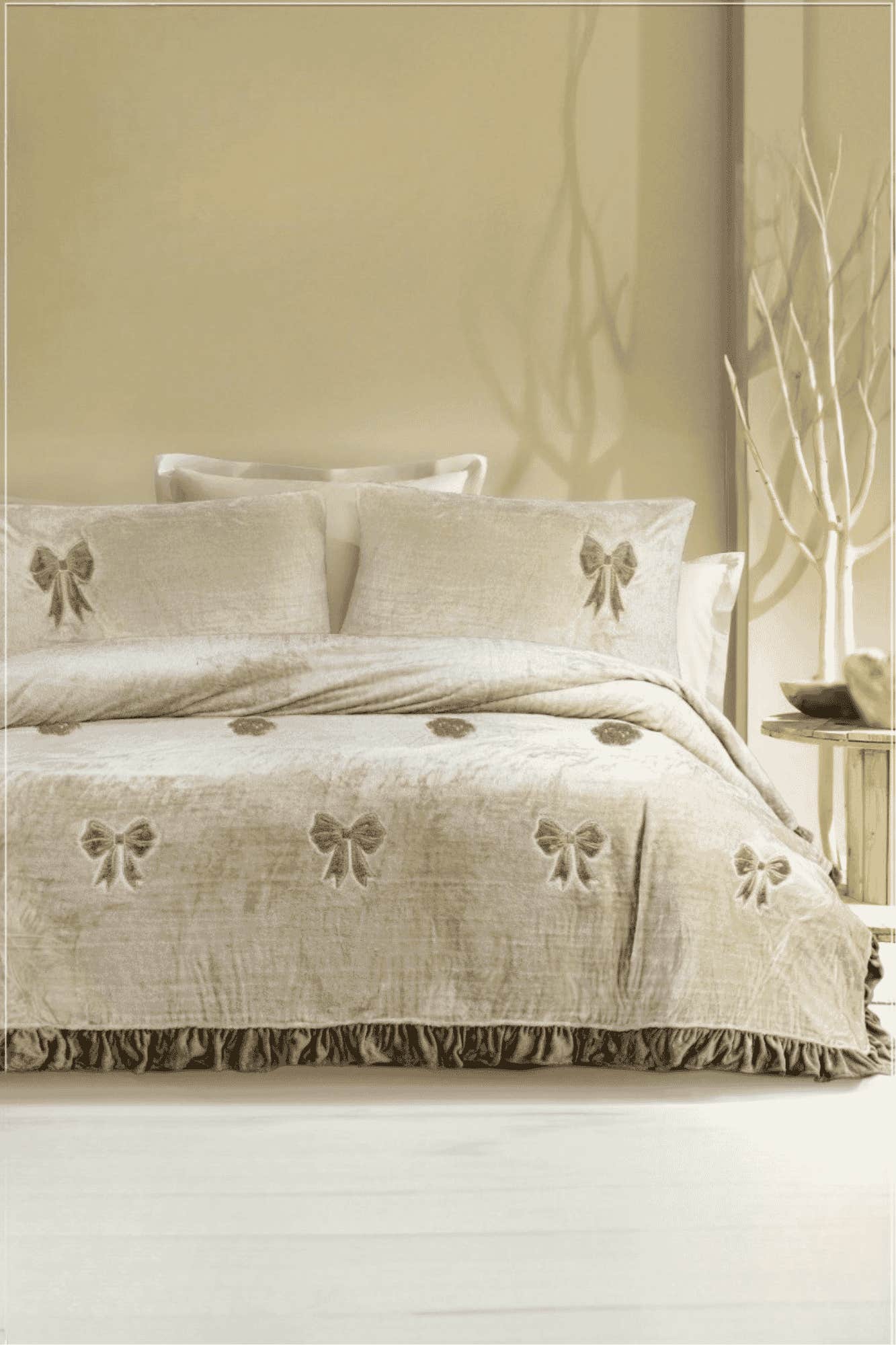 Rimas Winter Bedspread, 260x240cm, Embroidered Velvet - Beige