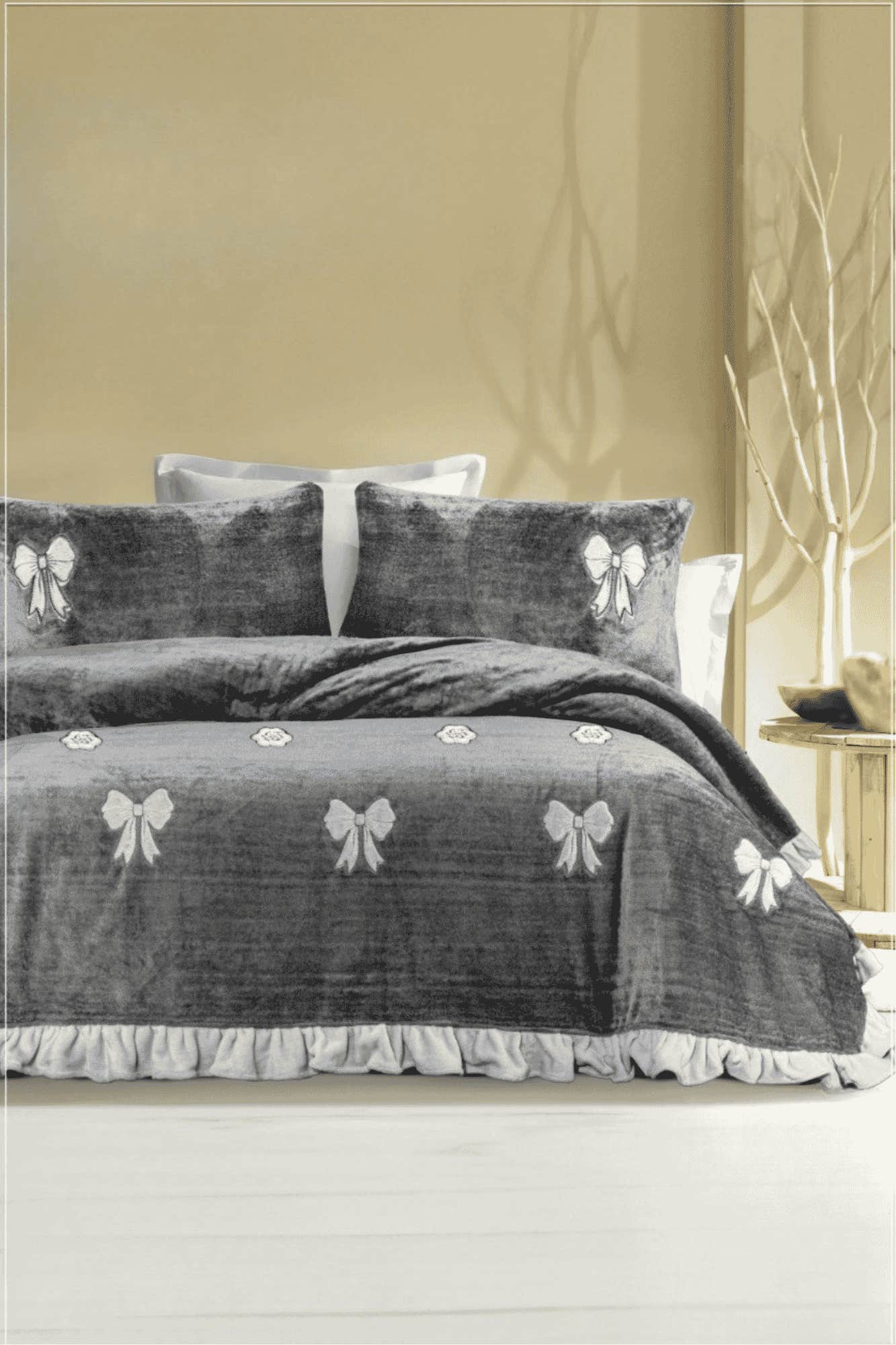 Rimas Winter Bedspread, 260x240cm, Embroidered Velvet - Gray