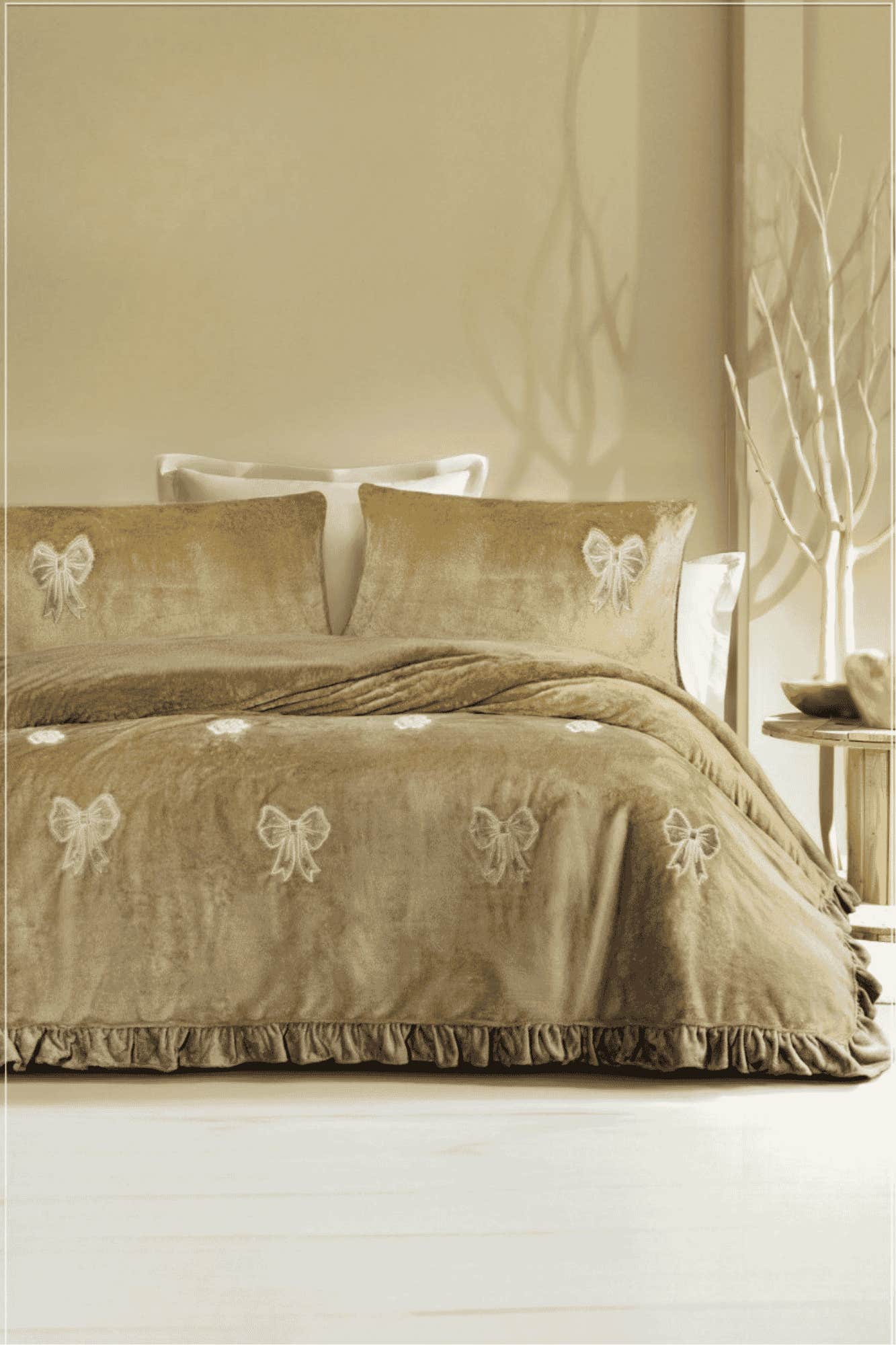 Rimas Winter Bedspread, 260x240cm, Embroidered Velvet - Cafe