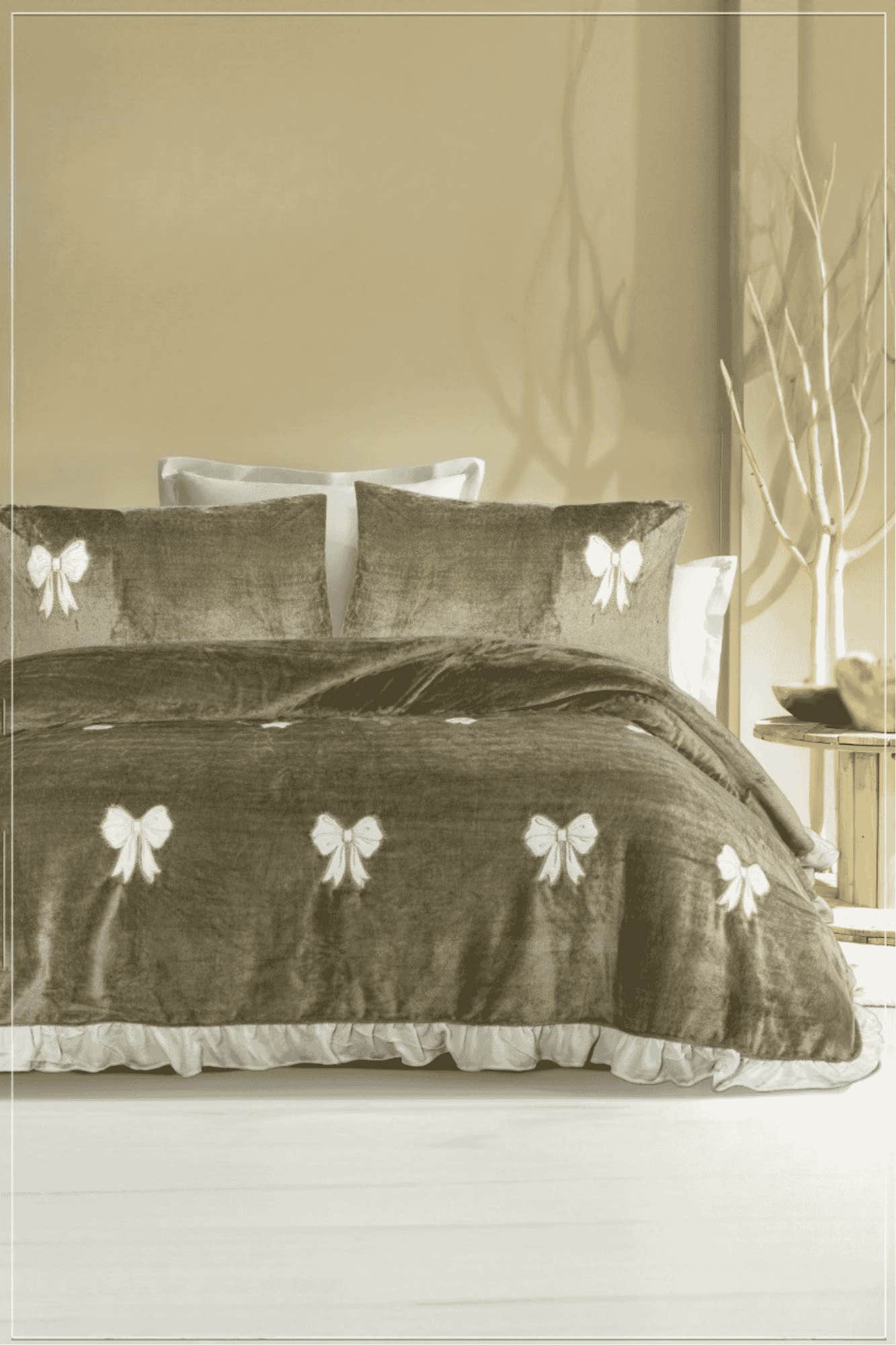 Rimas Winter Bedspread, 260x240cm, Embroidered Velvet - Gray