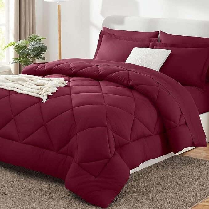 Almira Mattress Hotel-Quality Duvet – Fibersoft Down-Alternative Filling (300 GSM), 240×220 cm – Burgundy