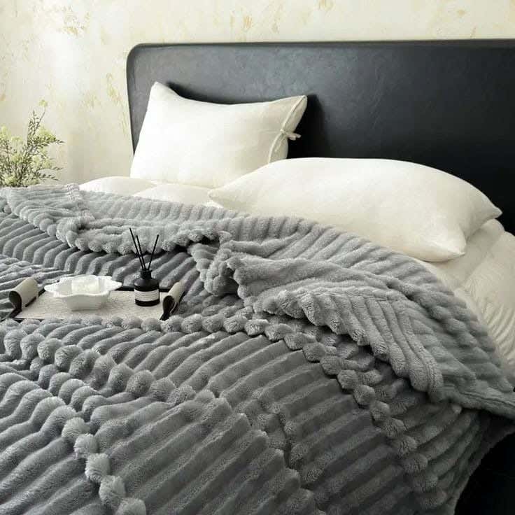 Golden Bed Large Bed Winter Comforter With High Comfortable Loft and Dense, 230x240 CM - Grey