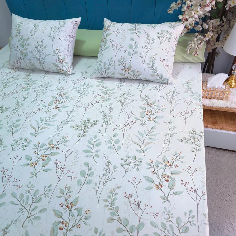 Printed bed sheet set with 2 pillowcases of the same pattern and a long plain green pillow, 260 * 240, four pieces - multi-colored