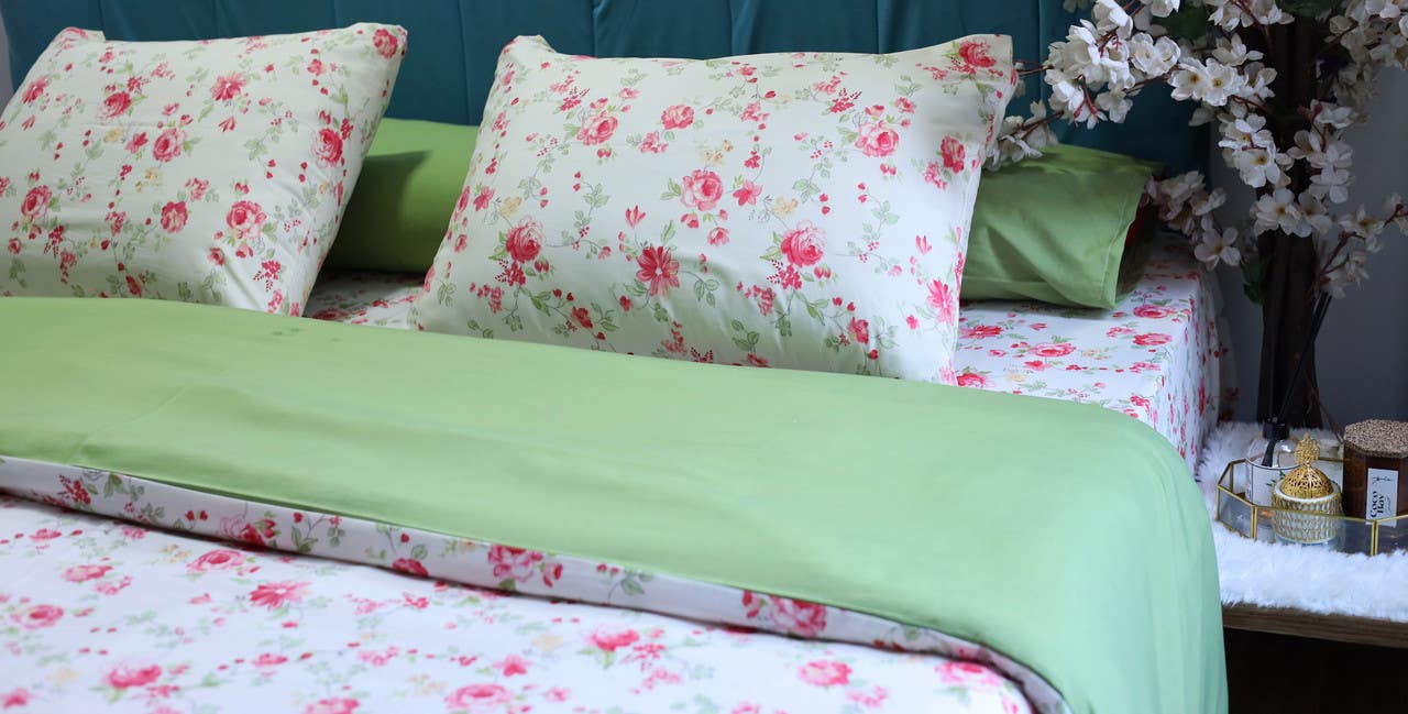 Duvet cover, size 230*240, floral patterned side and plain green side, one piece - multi-color