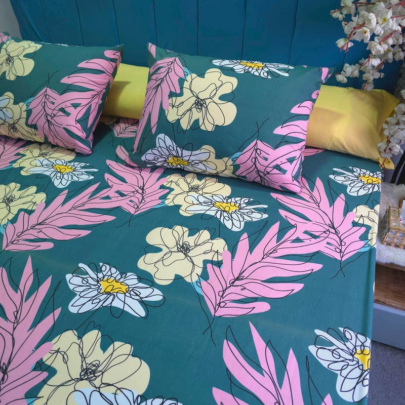 Printed bed sheet set with 2 pillowcases of the same pattern and a long plain pillow in mustard color, 260 * 240, four pieces - multi-colored