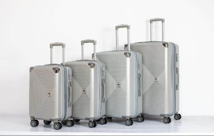 Generic Unbreakable TSA Lock Luggage Trolley Bag, 4 pieces, with 4 Silent Spinner Wheels - ABS