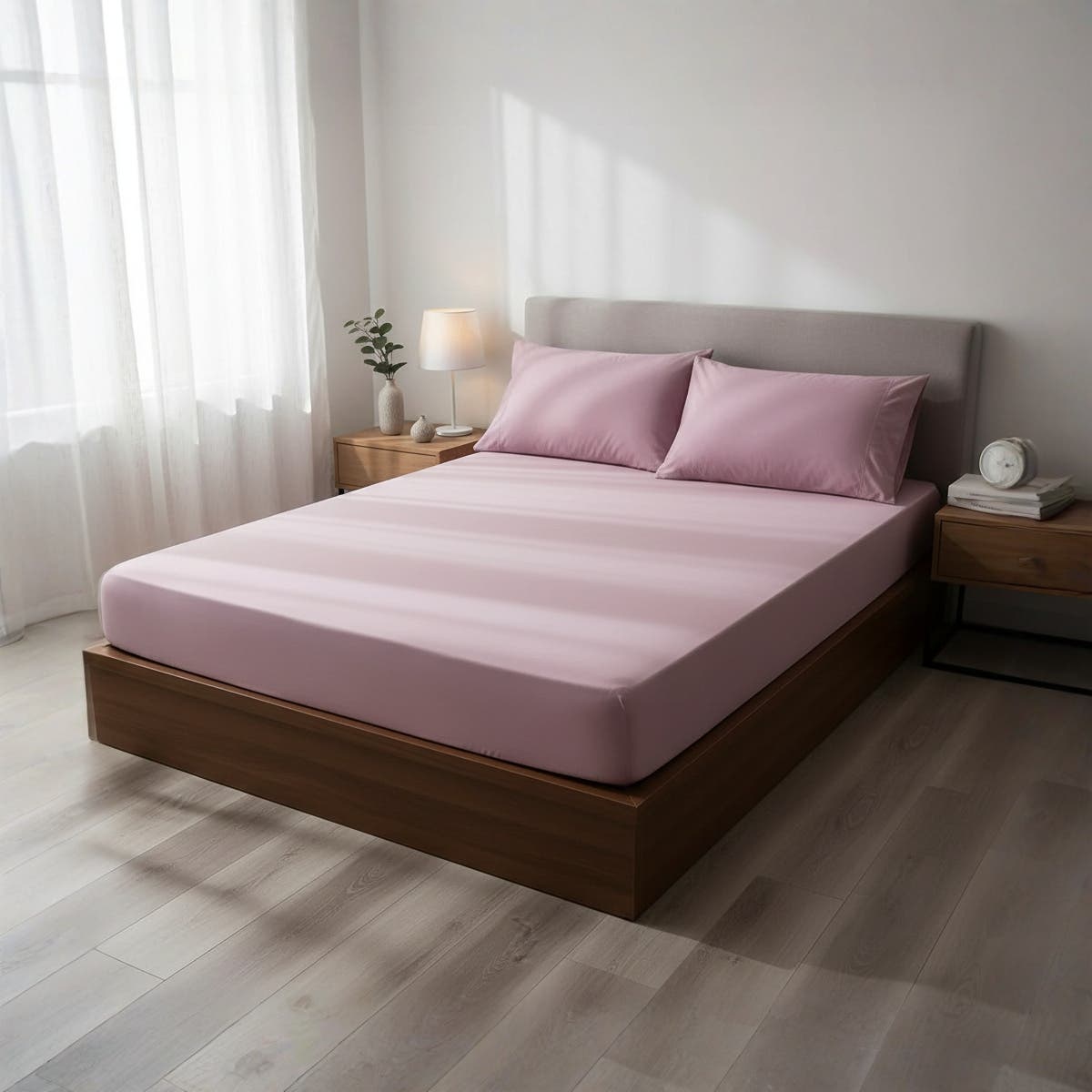 Luxury 3-Piece Bed Sheet Set, Pink, Elastic Fitted Sheet with 2 Pillowcases, 150x200x30 cm, Soft Breathable Fabric, Wrinkle-Free
