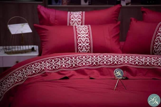 "5-Piece Luxury Cotton Bedding Set by Generic, Comfortable Oversized Color Block Design, Includes 2 Pillowcases and 2 Cushion Covers"