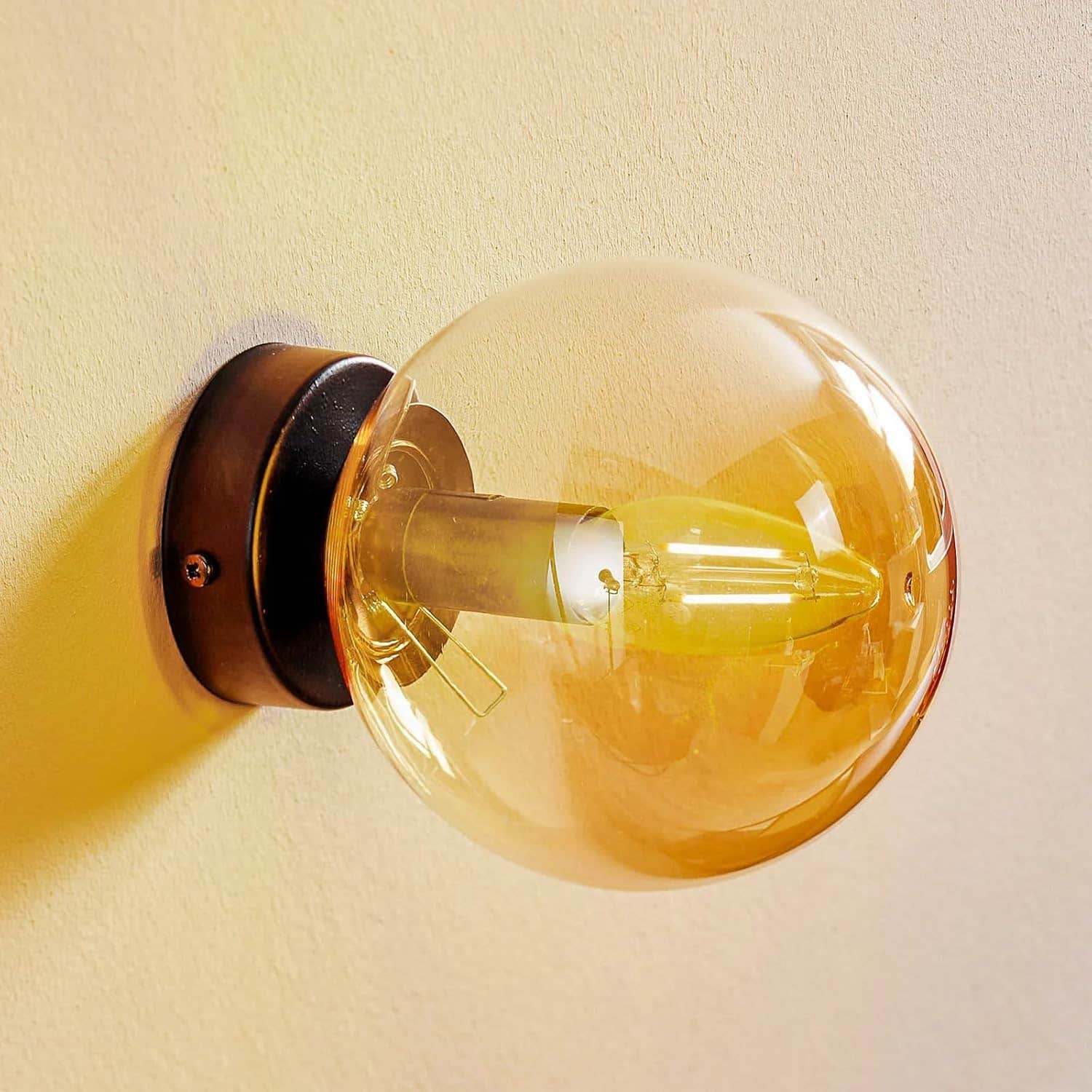 Modern Black Metal Wall Sconce with Clear Glass Globe Shade - Elegant Contemporary Lighting