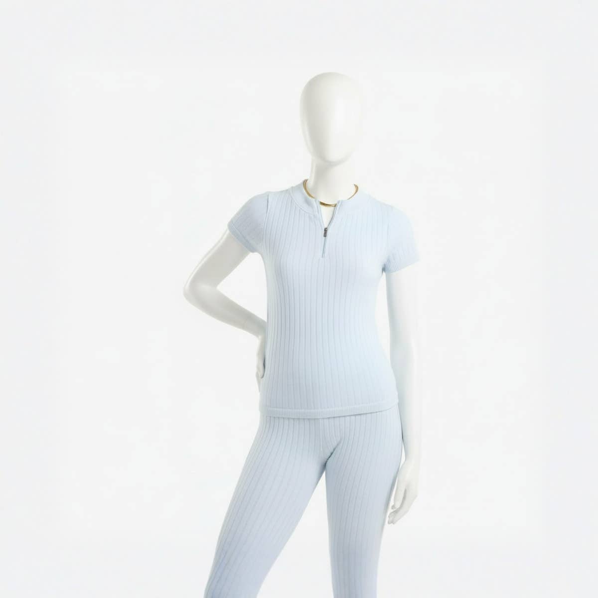 Carinawear Ribbed Short Sleeve Top - Sporty Elegance & Comfort