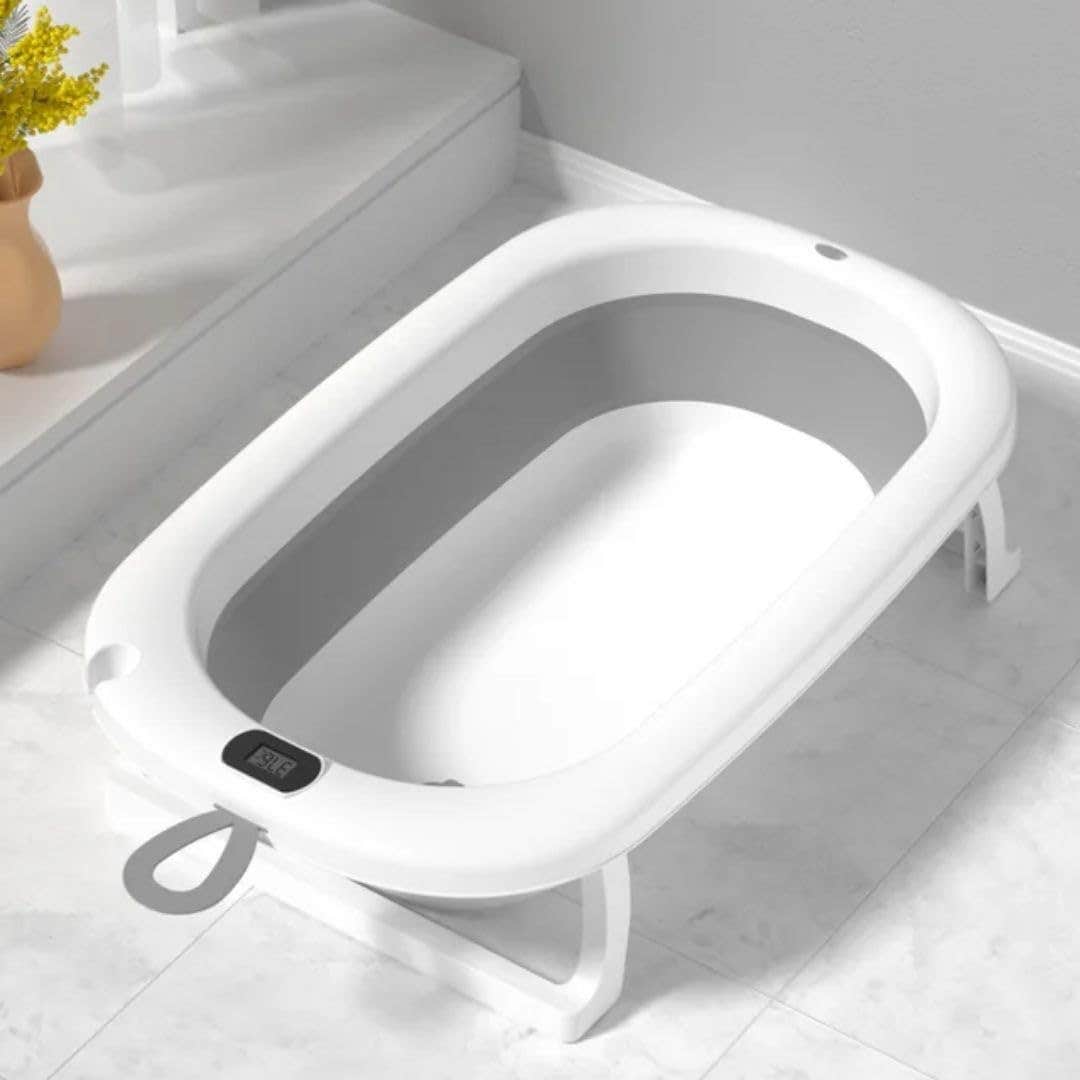 "Child-Safe Digital Silicone Bathtub - Portable & Stable, White Plastic - Generic Brand"
