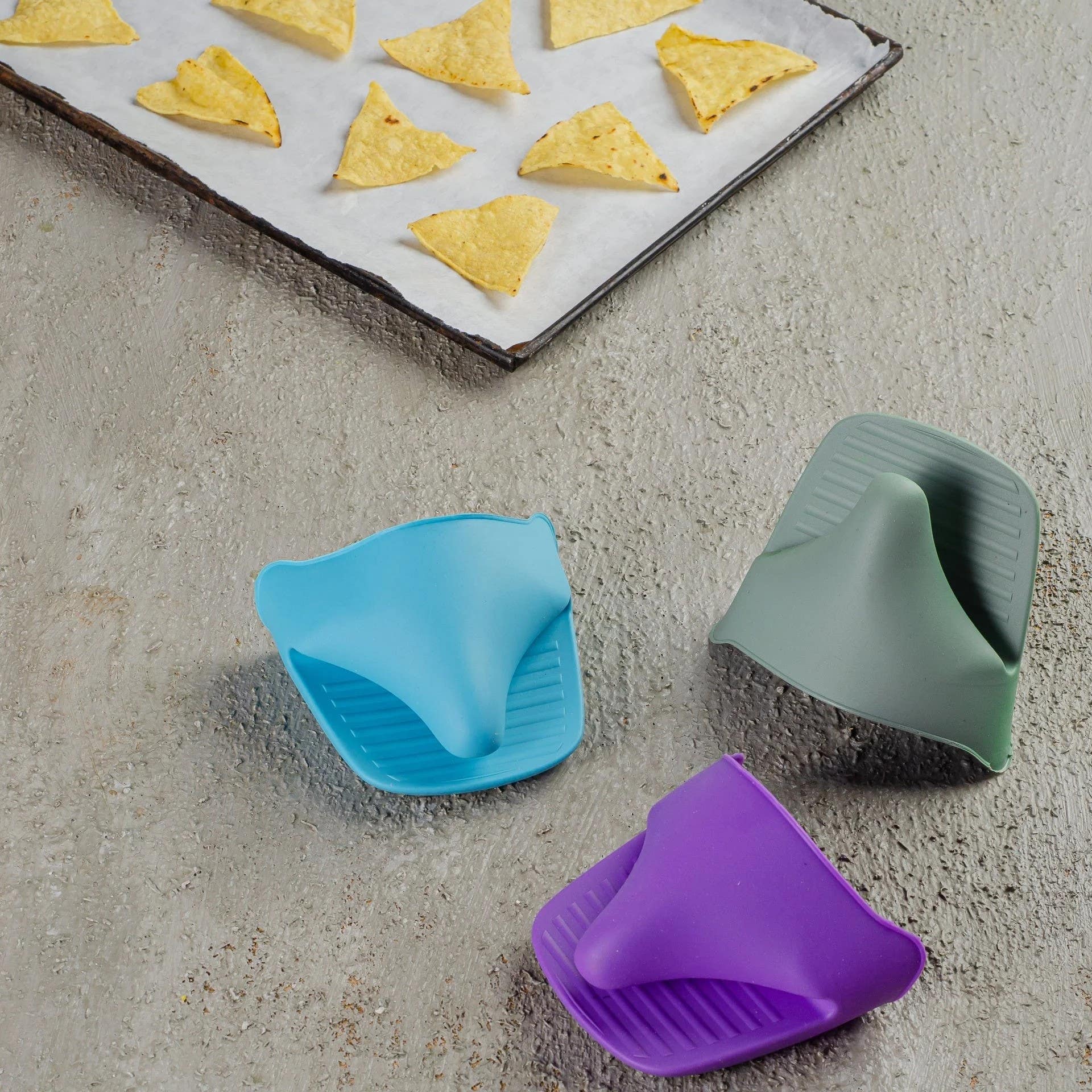 Heat-Resistant Silicone Oven Mitt with Quilted Cotton Lining | Kitchen Essential