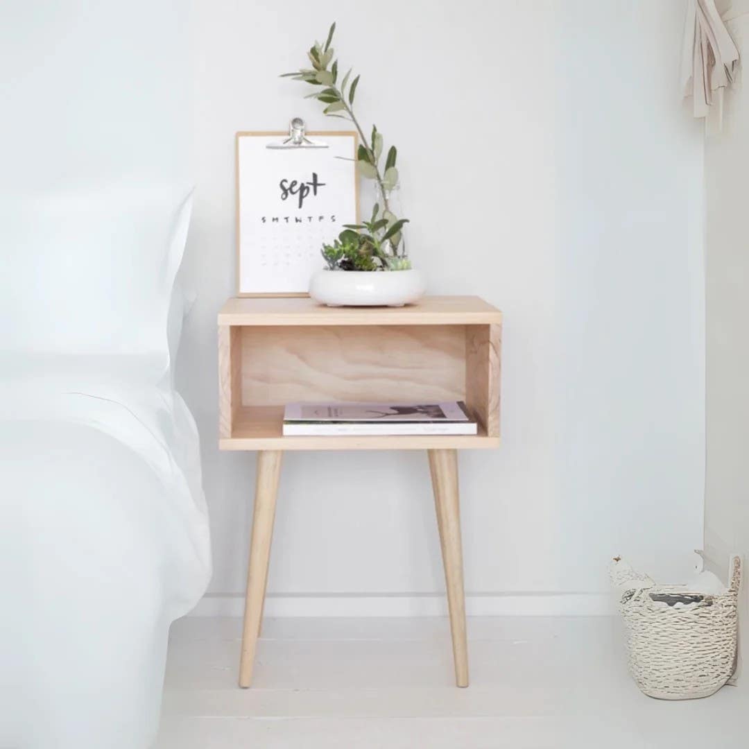 Commode | Wooden | 40 x 40 x 60 | CO16