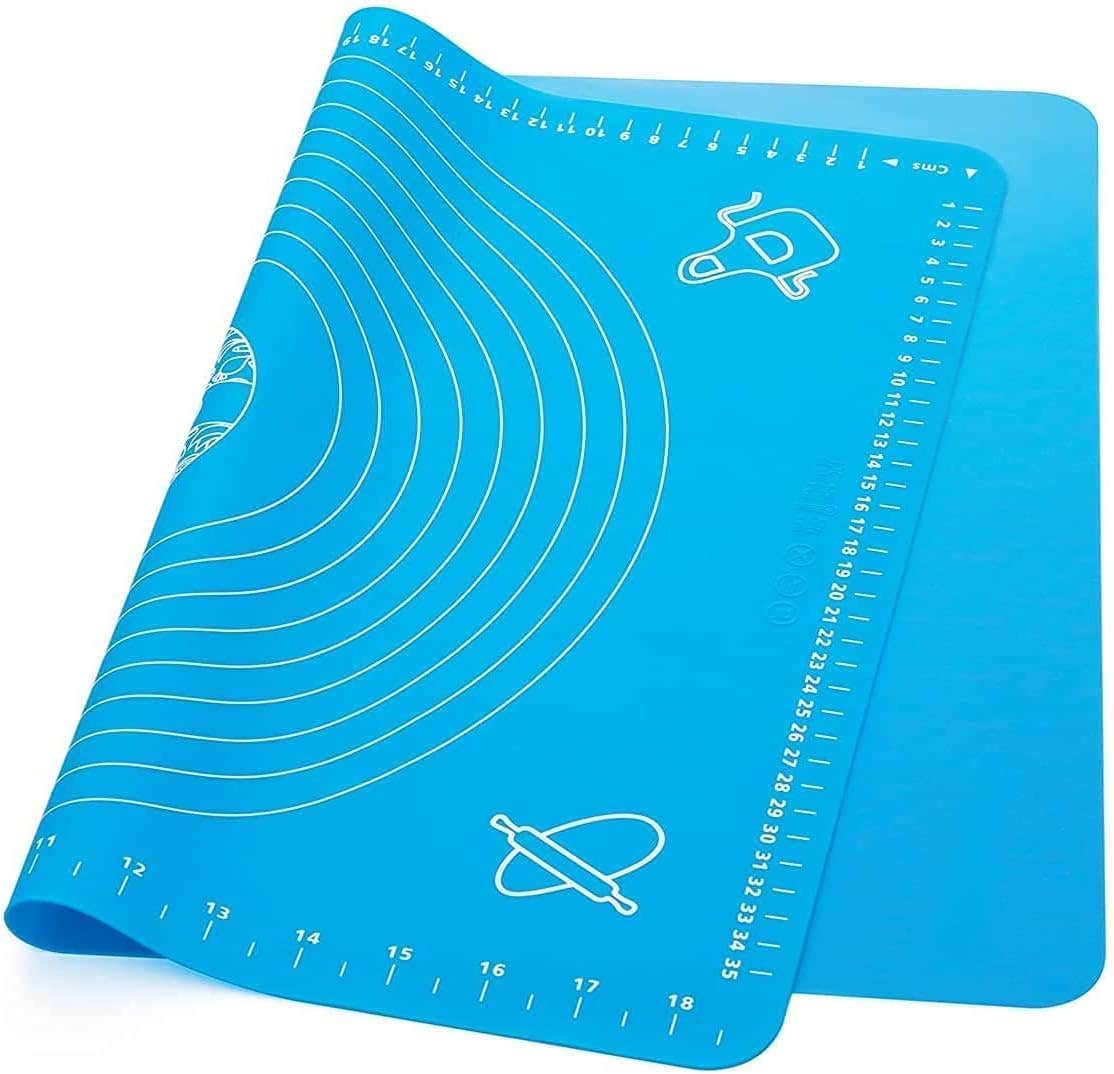 3-Piece Silicone Dough Pastry Mat Set, Large 50 x 40 cm Non-Stick Baking Mat with Measurement Guide, Heat Resistant Kneading Rolling Mat for Pizza Bread Cookies Baking & Easy Cleaning Kitchen Tool The color may vary depending on stock availability