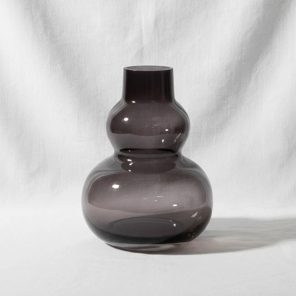 Elegant Midnight Black Glass Decorative Flower Vase (16.5cm)