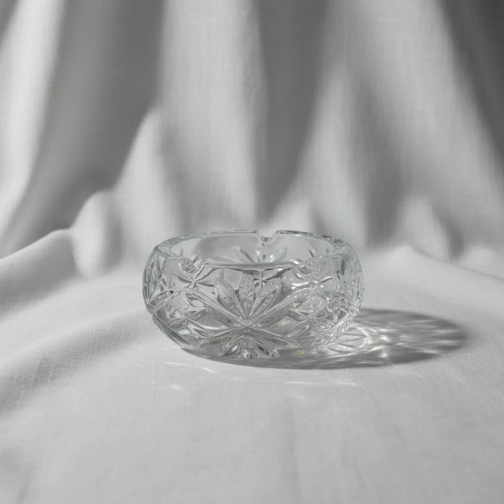 The Minimalist Living Pavilion (Glass Round Patterned Ashtray)