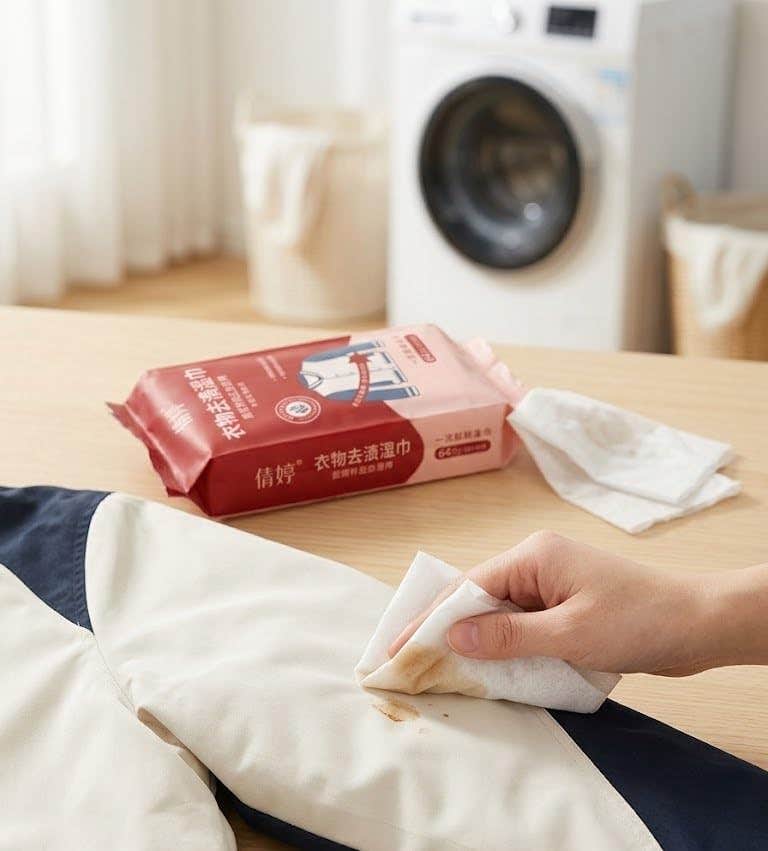 Clothes Stain Remover Wipes, Quick and Instant Cleaning, 12 Count, Red