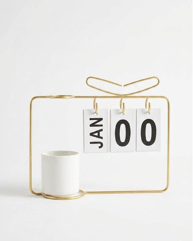 Luxury Gold English Monthly Cup - Durable & Elegant Home Decor