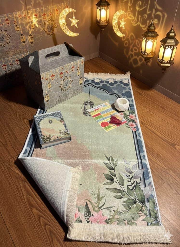 Luxurious Green Velvet Ramadan Gift Box with Prayer Mat and Incense
