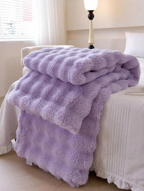 Bubbles Golden Bed Bed Warmer, 230x240 cm - Lavender
