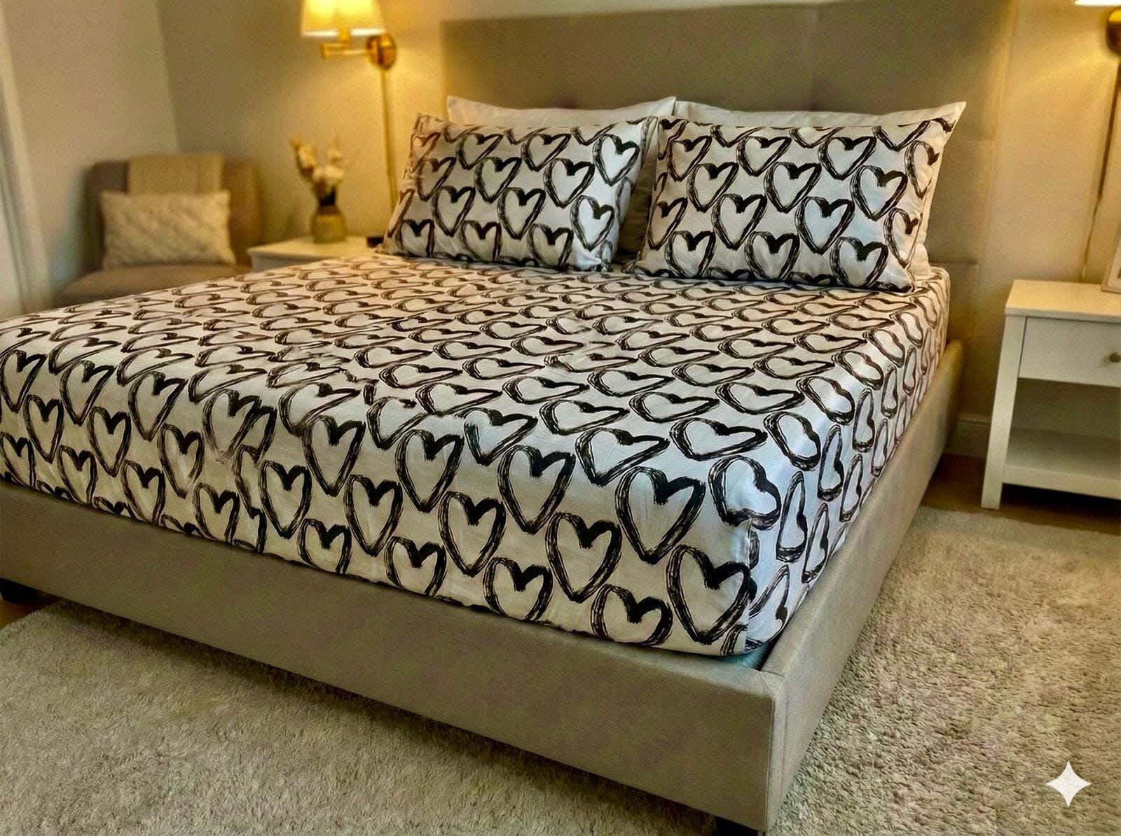 Yarlin Fitted Sheet Set, Cotton Blend, 3 Pieces, 200X160cm, Large Black Heart Design - Multicolor
