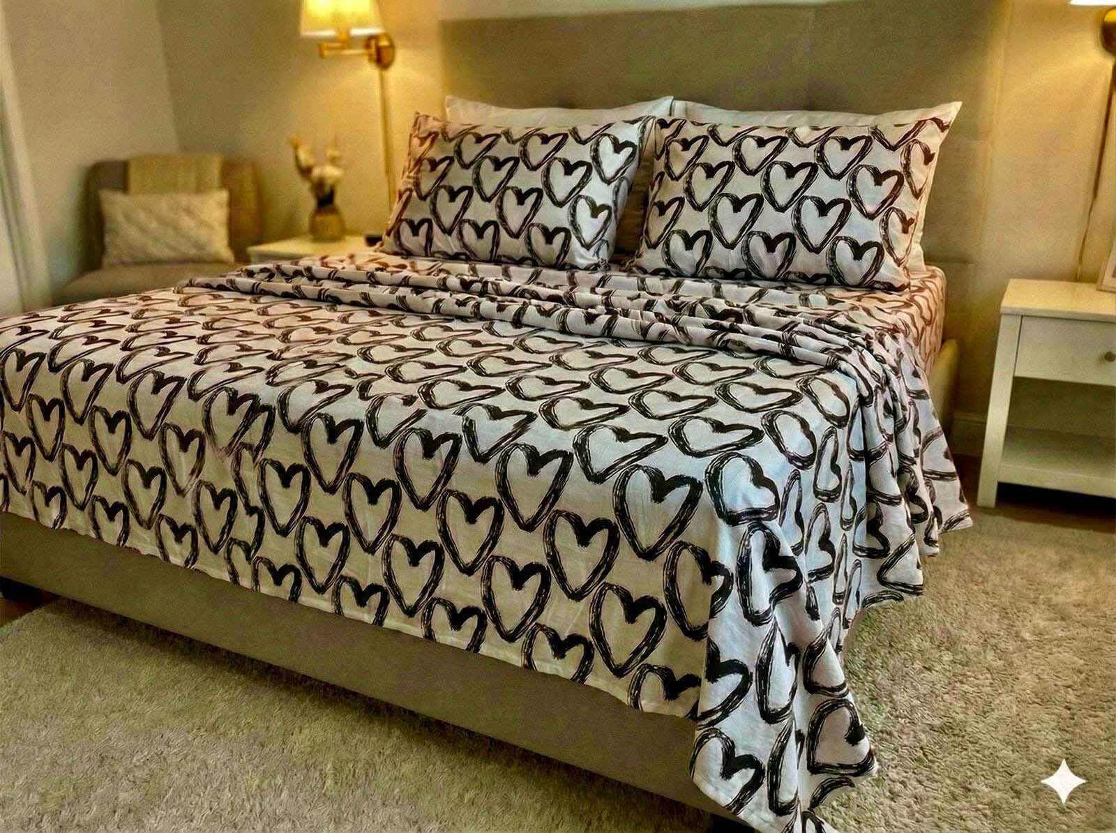 Yarlin Regular Fitted Sheet Set, Cotton Blend, 3 Pieces, 240X260cm, Large Black Heart Design - Multicolor